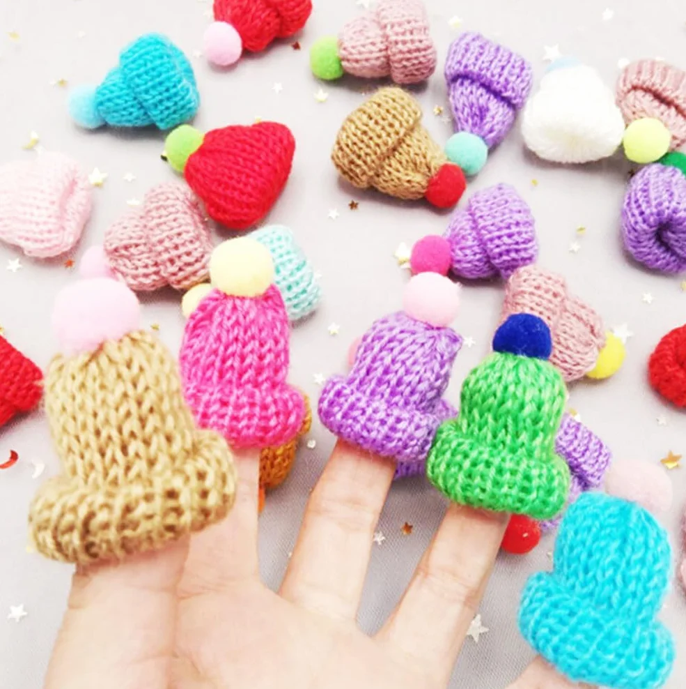 50 Pezzi Mini Cappelli Lavorati a Maglia, Cappelli da Babbo Natale, Cappello Piatto da Vino, Piccolo Cappello di Peluche, Cappello da Bambola per Decorazione,Artigianali DIY