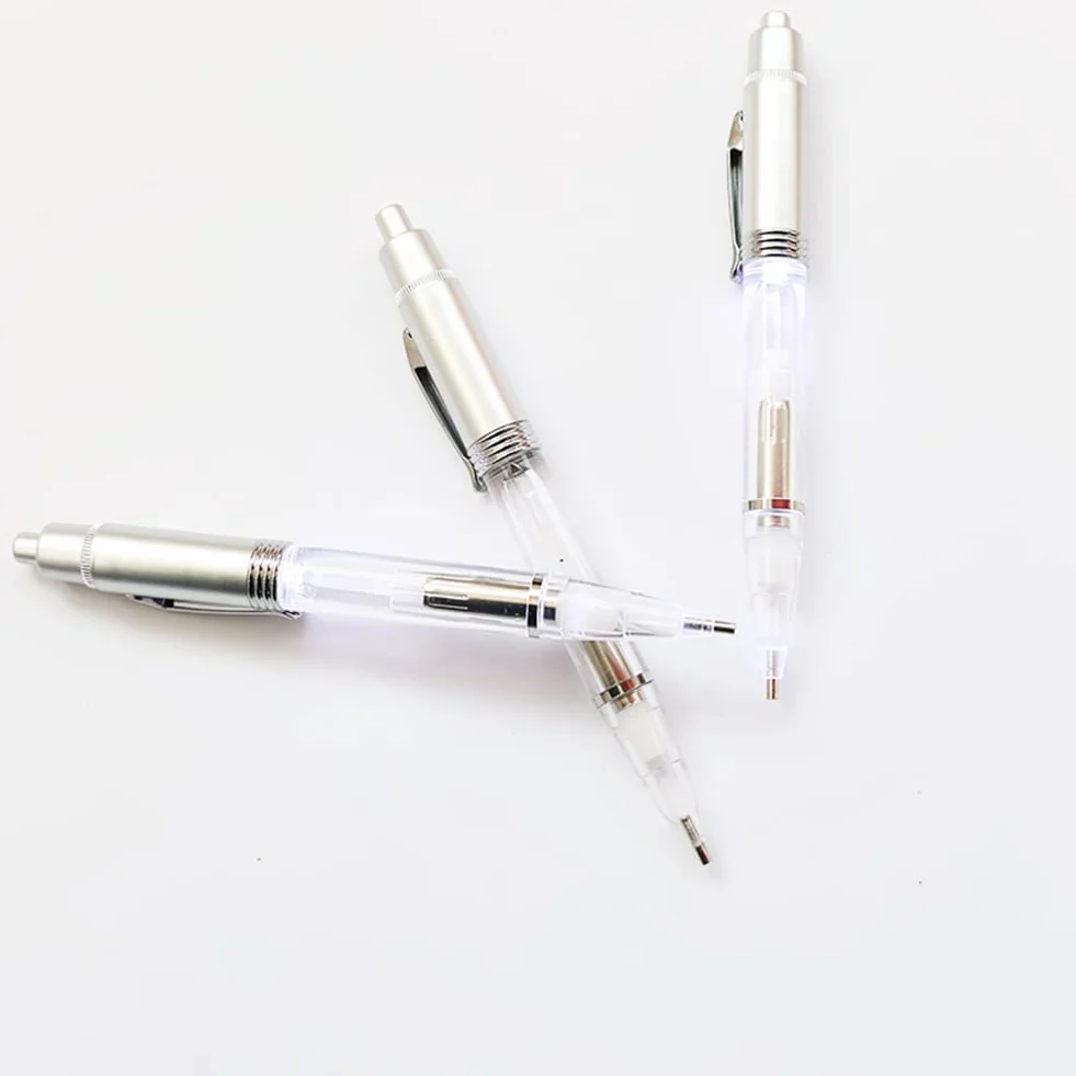 2 Pezzi Penna Diamond Painting Penna per Diamond Painting Fai da Te Penna per Pittura a Diamante Penna Punta con Luce Strumenti per Pittura Diamante per Bricolage Artigianale