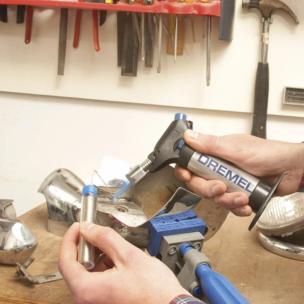 Dremel Versaflame 2200 Mini Saldatore a Butano, Tempo Massimo di Combustione 75 Minuti, 4 Accessori per Saldare, Brasare e Termoretrarre