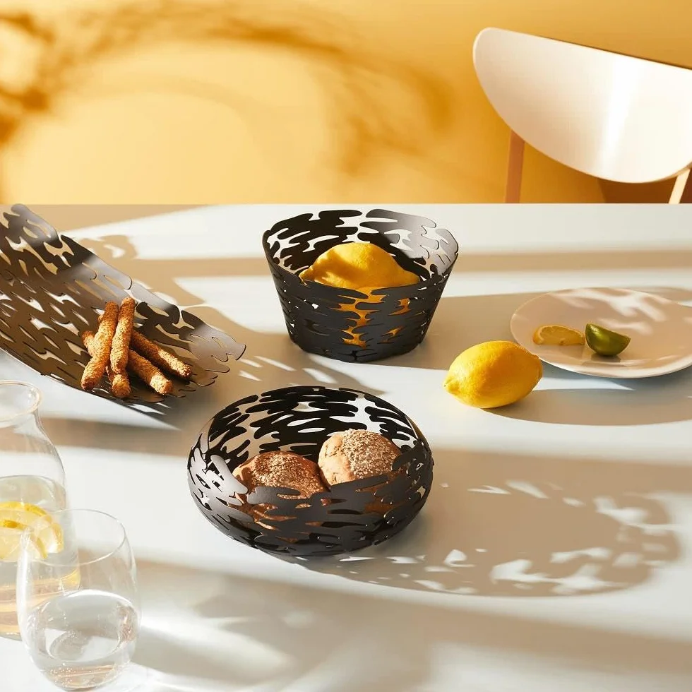 Alessi Barknest BM02 - Cestino Portafrutta di Design con Decoro Traforato in Acciaio Inox 18/10, Lucido