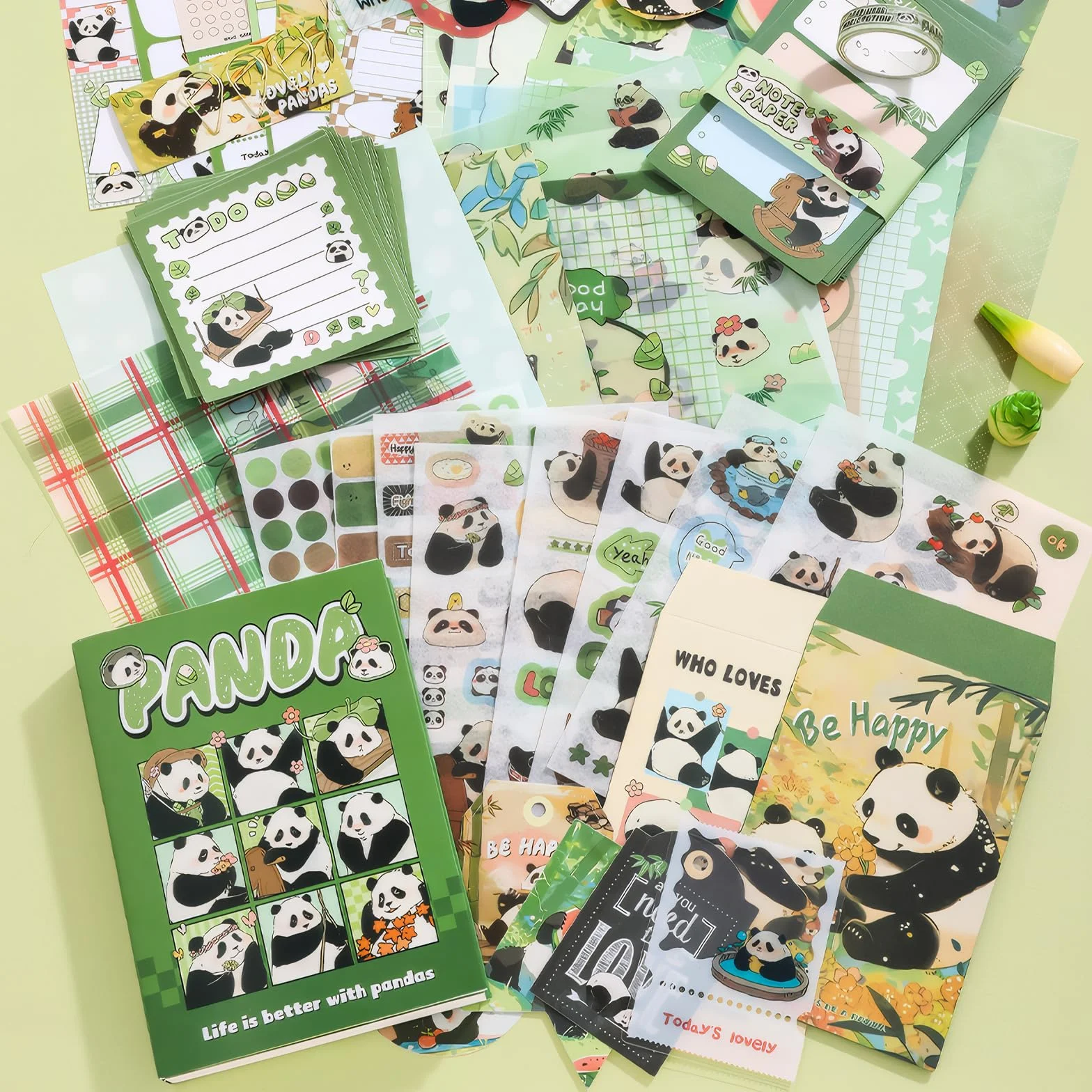 SAVOSWEET Kit Scrapbooking Completo, Panda Set di Accessori per Scrapbook Estetico Bullet Journal, Set Fai Da Te con Quaderno A6, Nastro Washi, Adesivi, Carta Decorativa, Blocco Note, Biglie