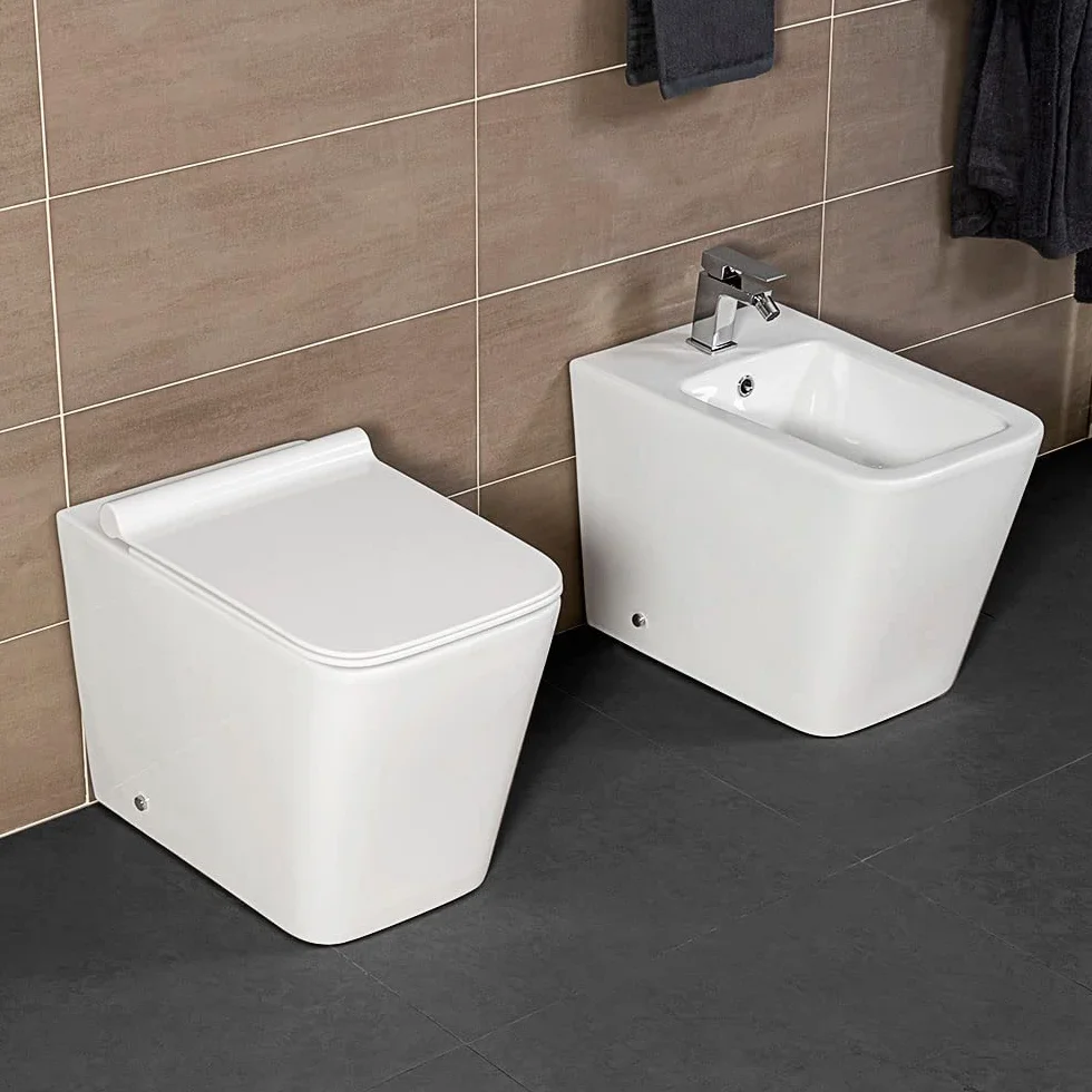 Coppia Sanitari Filo Muro o filoparete Rimless, Bianco, Design squadrato moderno, Completo di Copriwater con Chiusura Soft-Close (Bianco Lucido)