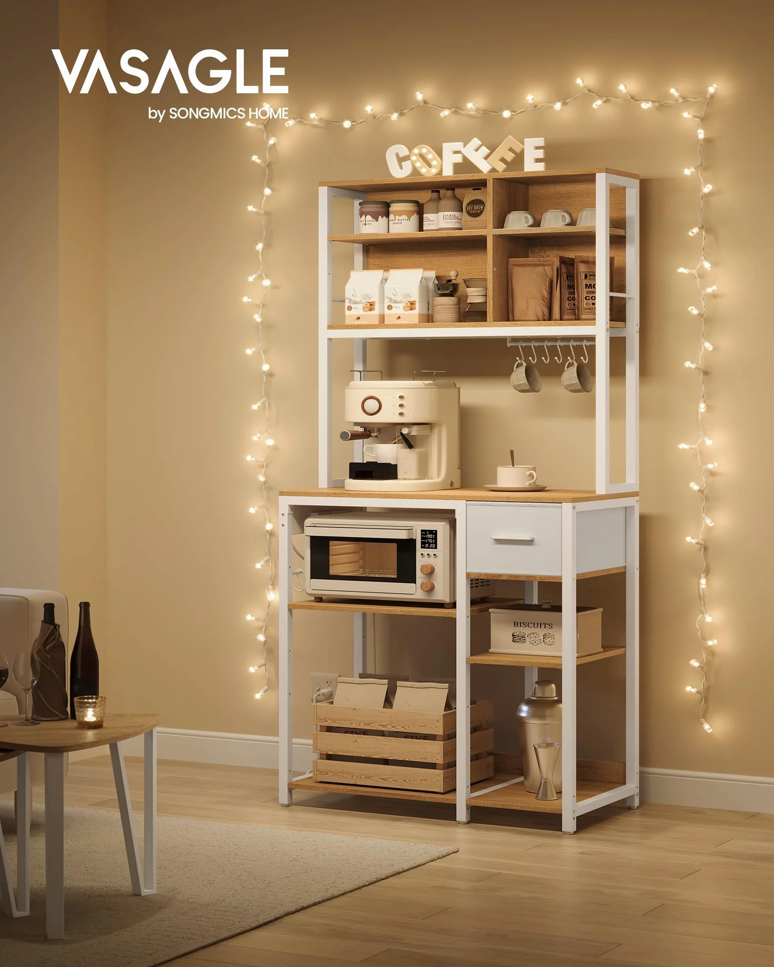 VASAGLE Scaffale Cucina con Multipresa, Mobile Cucina, 40 x 80 x 180,4 cm, Scaffale per Microonde, Ripiani Regolabili, Cassetto in Tessuto, 12 Ganci, Rovere Dorato e Bianco Nuvola KKS015Y02