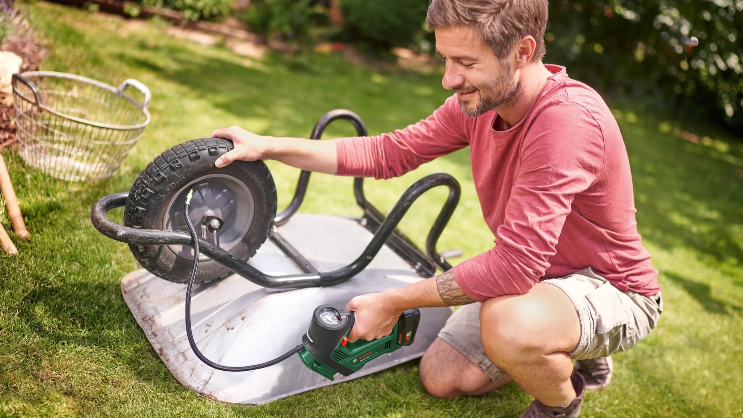 Bosch Home and Garden 0603947100 Bosch Compressore d'Aria Elettrico con Pompa Pneumatica UniversalPump (Senza Batteria, Per Pneumatici, Confezione cartone), 18 V, 150 PSI, 10.3 bar, 246 x 181 mm