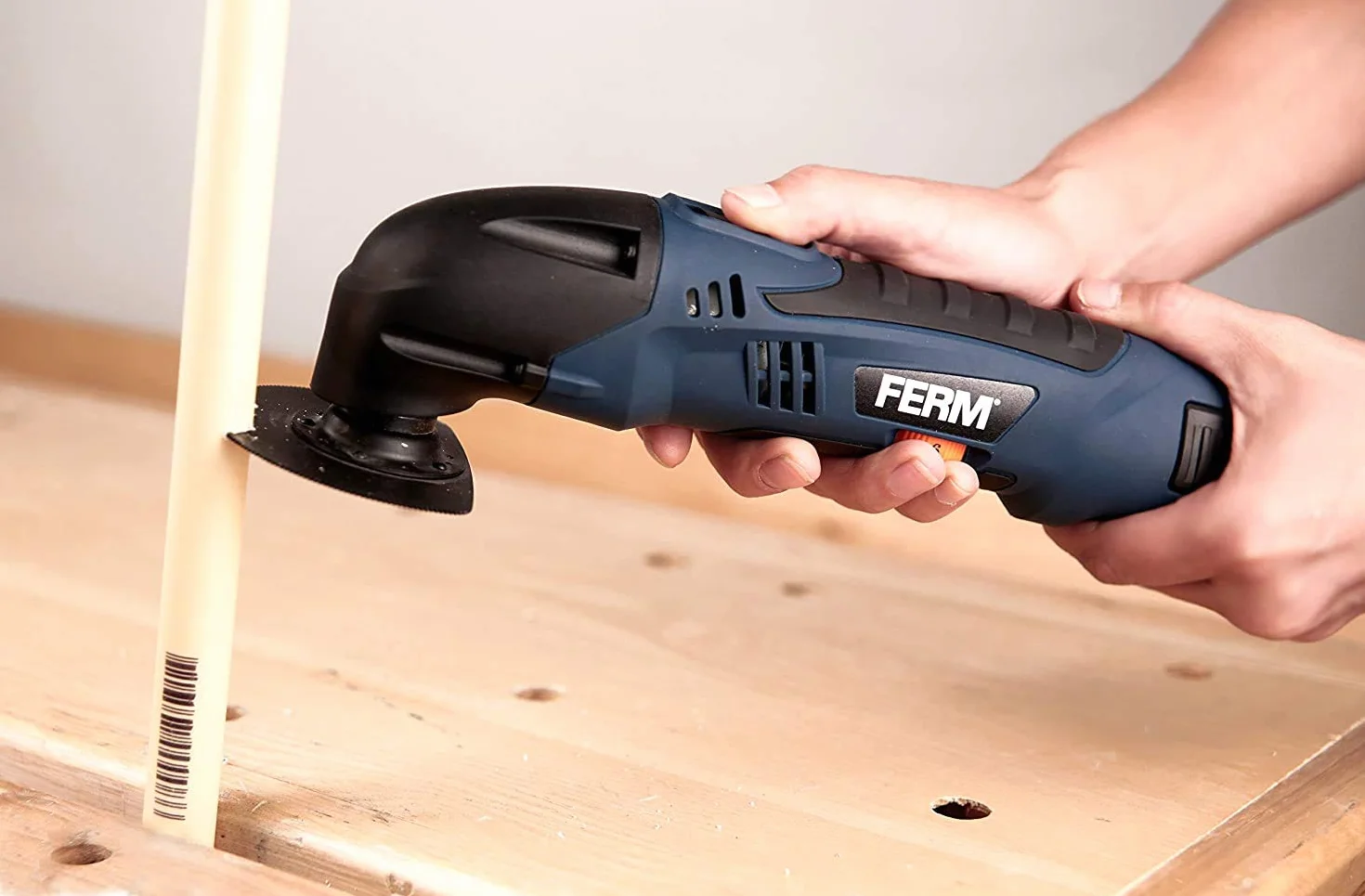 FERM Utensile Multifunzione a Batteria 12V 1.5Ah 8 Accessori Custodia Velocità variabile