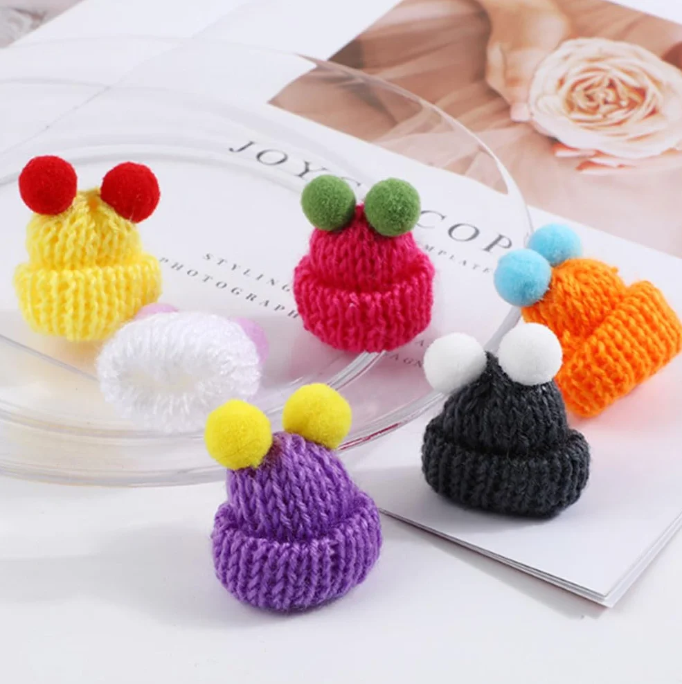 50 Pezzi Mini Cappelli Lavorati a Maglia,Piccolo Cappello di Peluche DIY, Cappelli da Babbo Natale, Cappello Piatto da Vino,Cappello da Bambola per Decorazione,Artigianali DIY