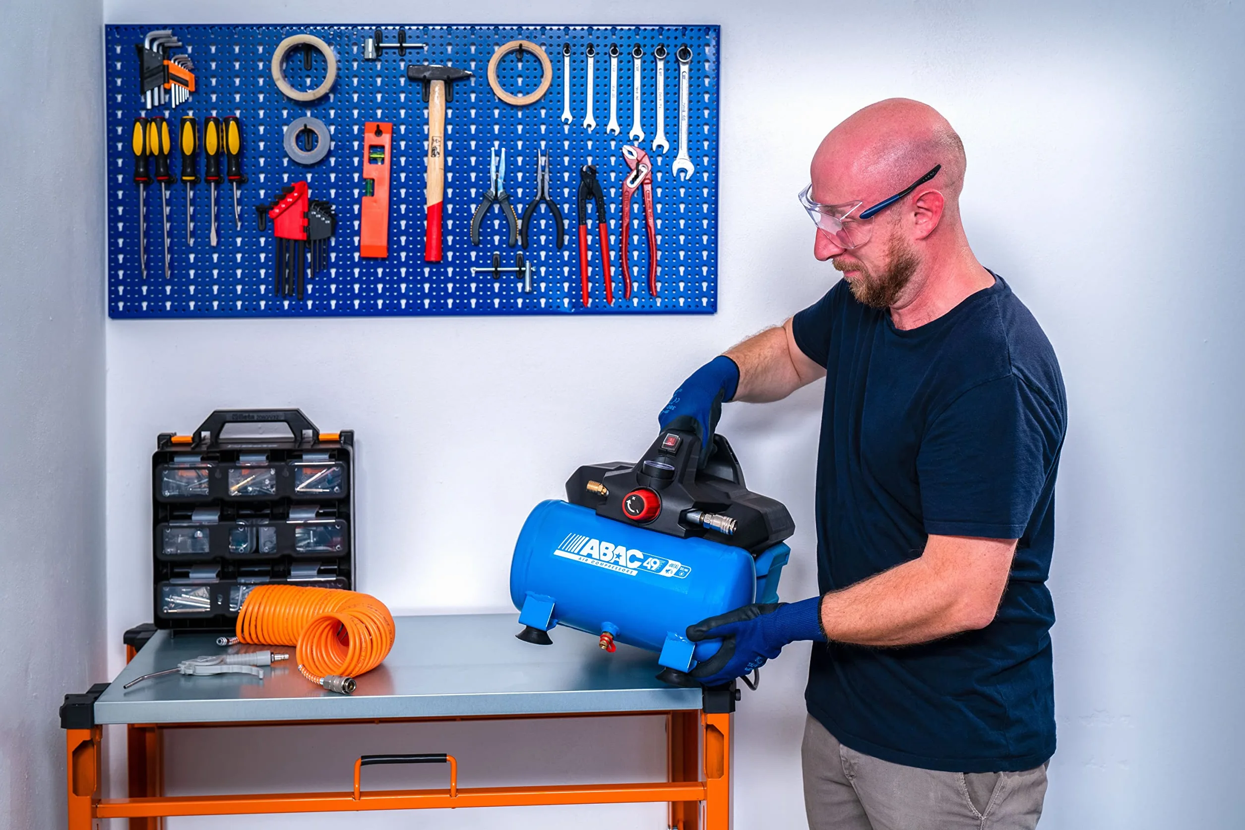 ABAC EASE-AIR 6 Compressore d'Aria Portatile Silenzioso, Compressore Aria Oil-Free, Pressione Massima 8 Bar, Potenza 0,75 Hp, Serbatoio 6 Litri, Rumorosità 49 dB