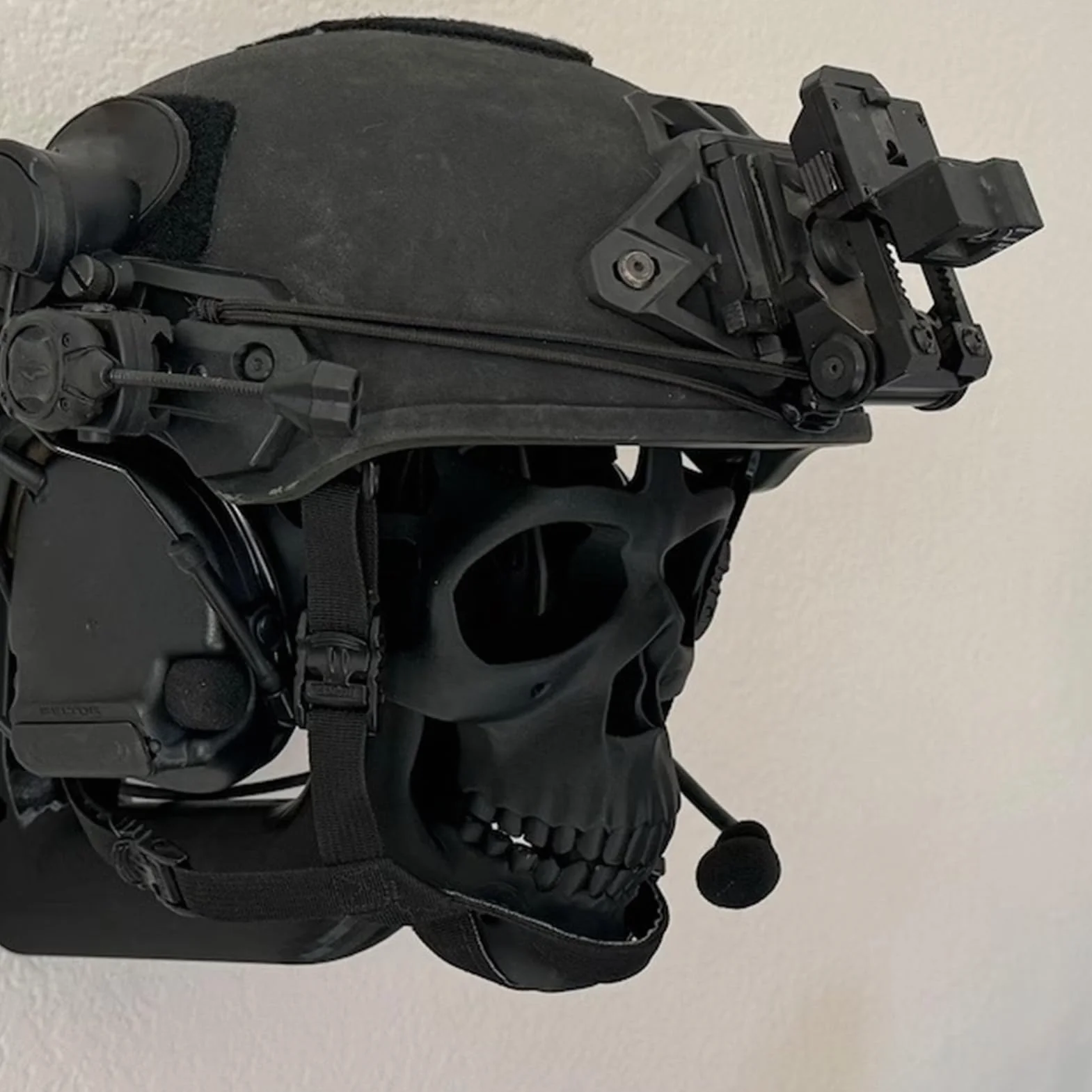Supporto per casco a forma di teschio, supporto da parete per casco da moto, espositore creativo per casco da moto, decorazione domestica, accessori per moto