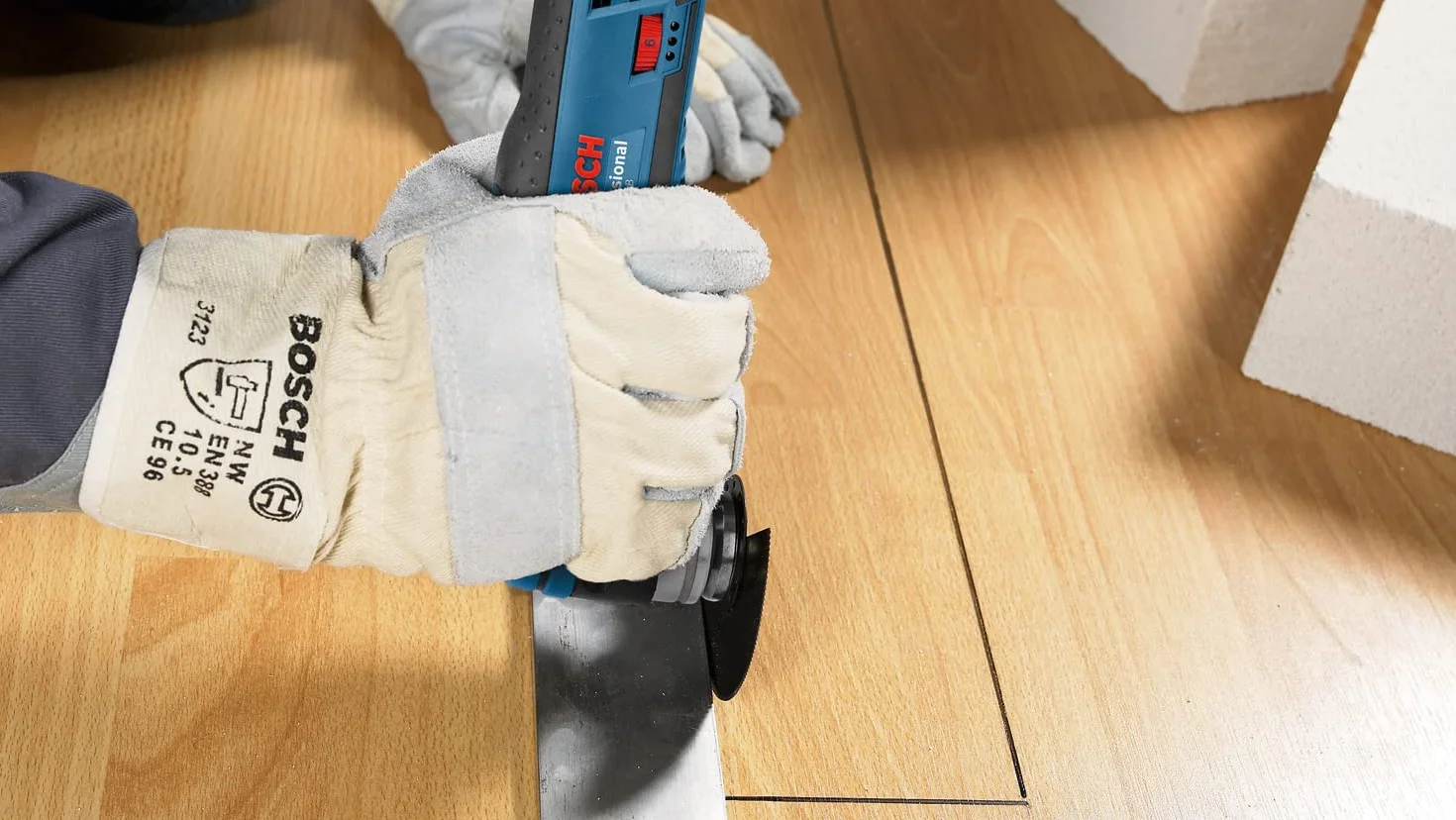 Bosch Professional - Tronchese professionale a stella, senza spazzole, blu, 06018B5001