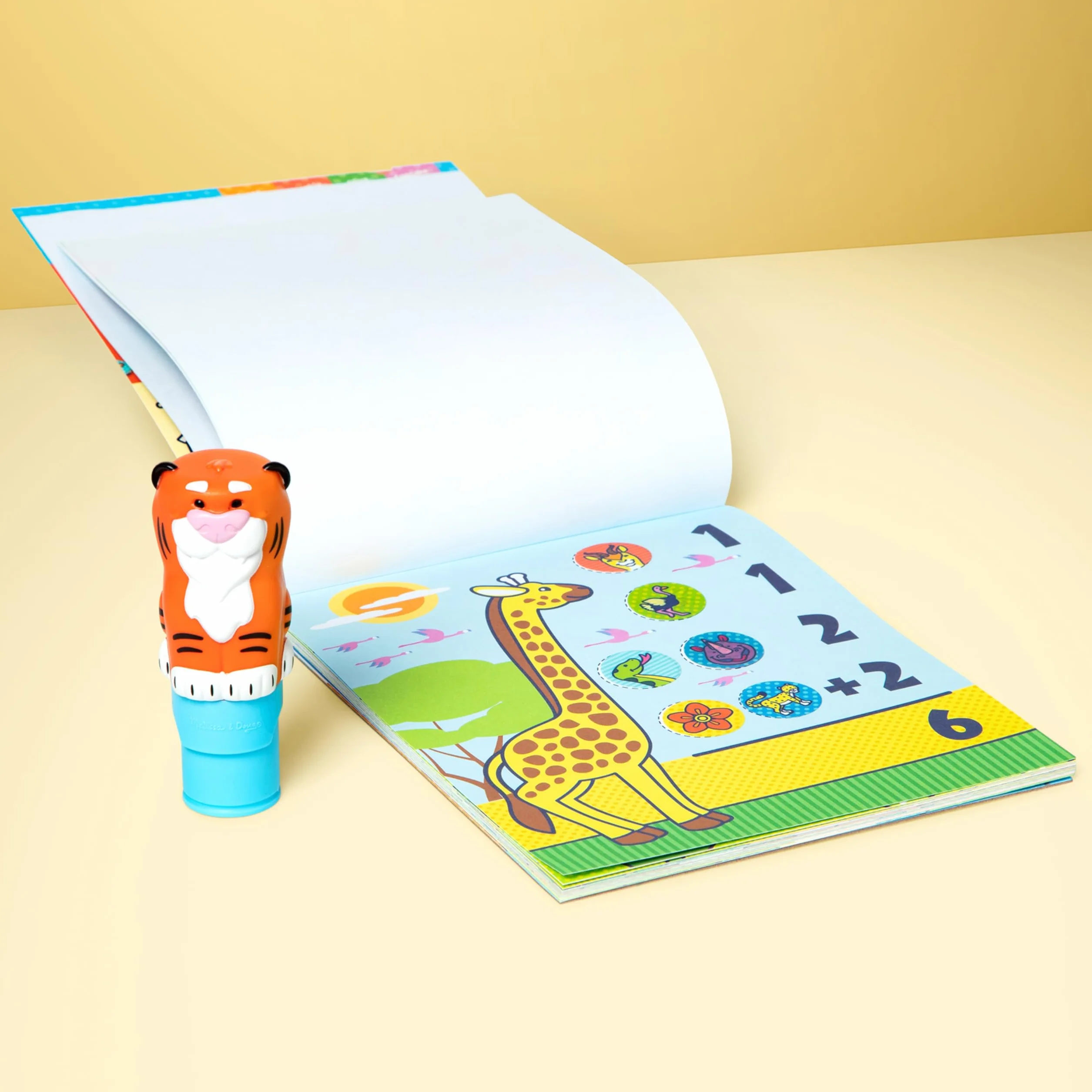 Melissa & Doug Sticker WOW! Timbratore di Adesivi e Blocco Attività di 24 Pagine con 300 Adesivi - Tigre, Gioco Educativo per Lavoretti Artistici, Bambini, 3+ Anni - Certificati FSC