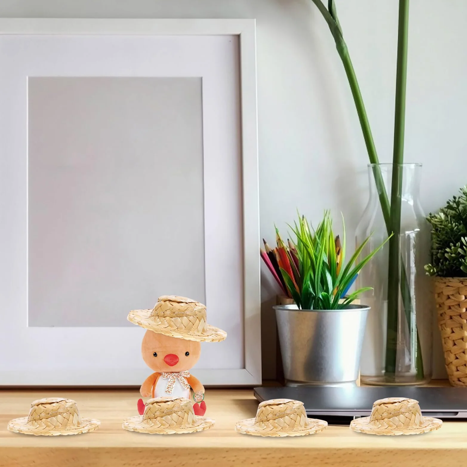 STOBAZA 12 Pezzi Cappelli di Paglia Intrecciati Miniature Cappellini Beige in Materiale Sintetico Leggero e Sicuro per Bambole e Animali Domestici Accessori per Feste e Gioco