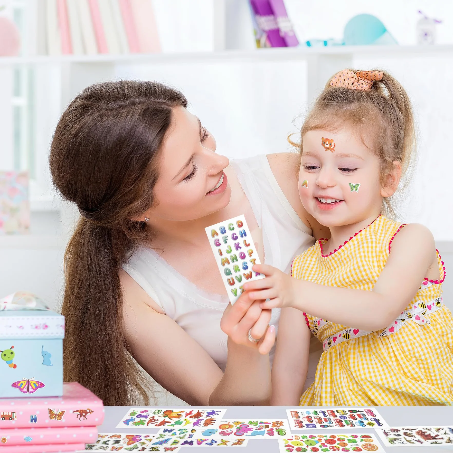 Adesivi per Bambini, 600+ Adesivi 3D Stickers per Puffy Adesivi per Regali Gratificanti Scrapbooking Inclusi Camion, Dinosauri, Frutta, Numeri, Lettere,Pesci, Cuori, ECC (24 Fogli)