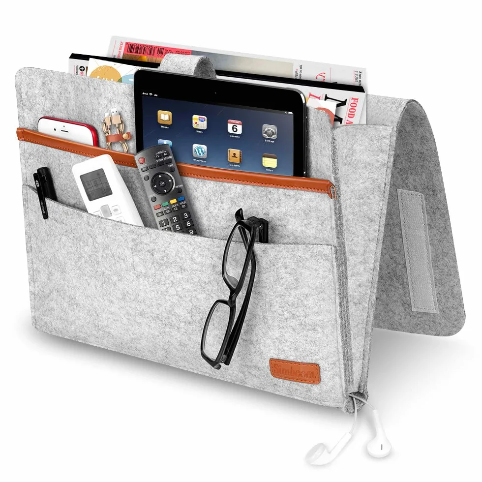 SIMBOOM Organizer per letto, 4 Tasche Portaoggetti per Letto o Divano, Borsa in feltro Comodino per iPad, Tavoletta, Riviste, Telecomando, Cellulare, Occhiali - Grigio Chiaro