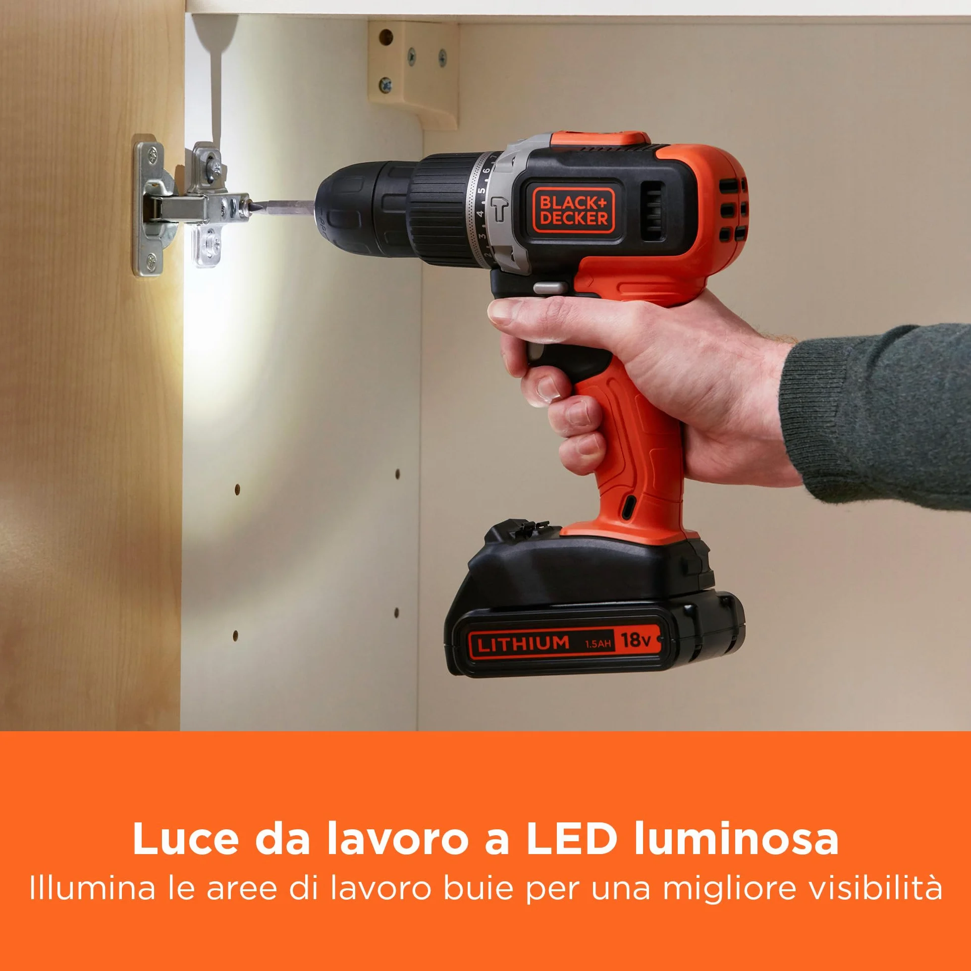 BLACK+DECKER Trapano a percussione a batteria da 18V a 2 velocità con due batterie da 1,5Ah e caricatore da 400mA, coppia di 45Nm, luce da lavoro a LED, BCD003C2K-QW