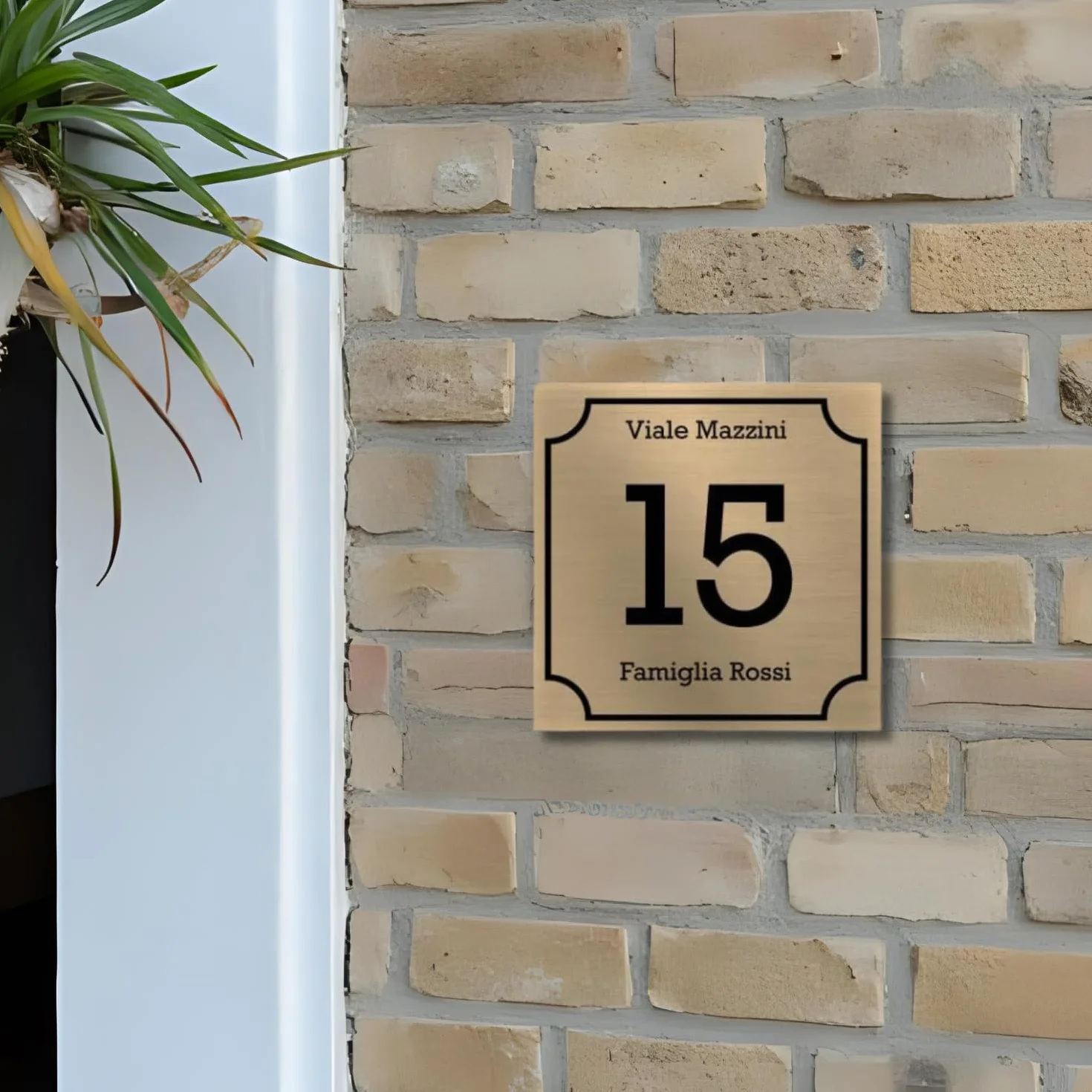 Numero Civico Esterno Personalizzato in Alluminio, Made in Italy - Targa Personalizzabile con Via, Numero Civico e Comune - Protezione al Raggi UV e Antiruggine (10 x 10 cm, ORO SPAZZOLATO)