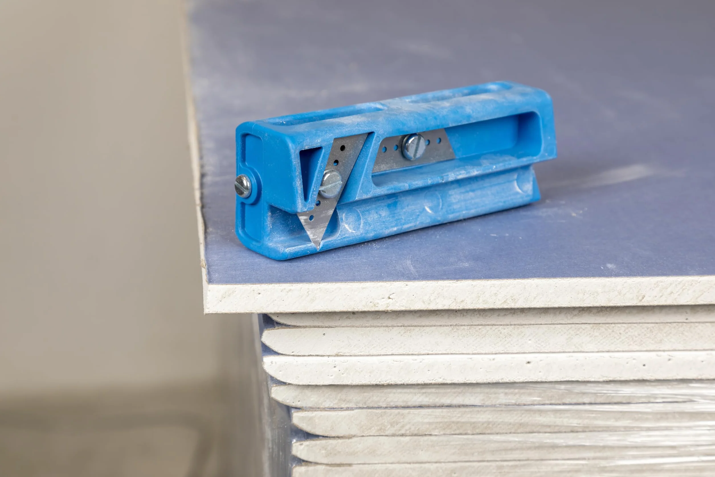 Knauf Pialla per bordi con 1 lama di lavoro e 3 lame di ricambio – Pialla in gesso per smussare con precisione lastre di fibra di gesso, pialla per cartongesso