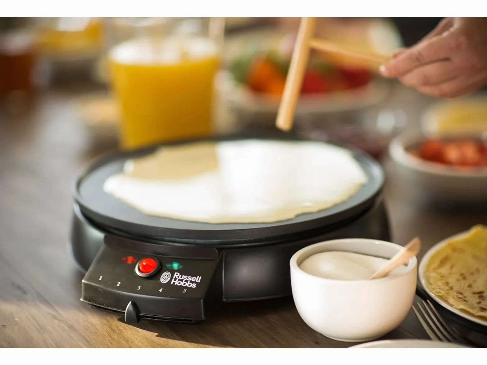 Russell Hobbs Padella Crepes, Crepiera, Crepes, Piastra Antiaderente, Temperatura Regolabile, 1000 W, Spatola E Accessorio Crepes Inclusi, Acciaio Inox, 20920-56