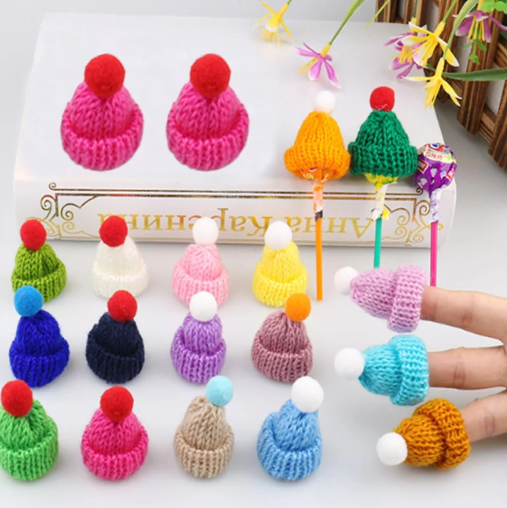 50 Pezzi Mini Cappelli Lavorati a Maglia, Cappelli da Babbo Natale, Cappello Piatto da Vino, Piccolo Cappello di Peluche, Cappello da Bambola per Decorazione,Artigianali DIY