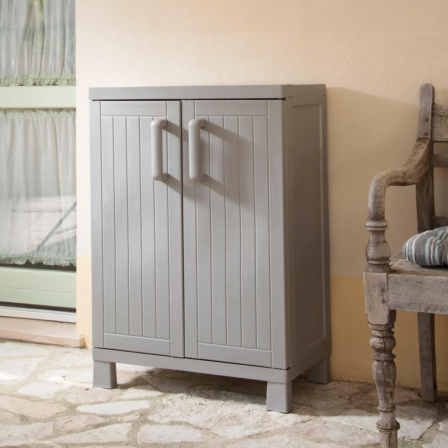 Armadio Wood Midi Basso 65x37x93h cm plastica resistente effetto legno grigio tortora/grigio chiaro 2 ripiani regolabili