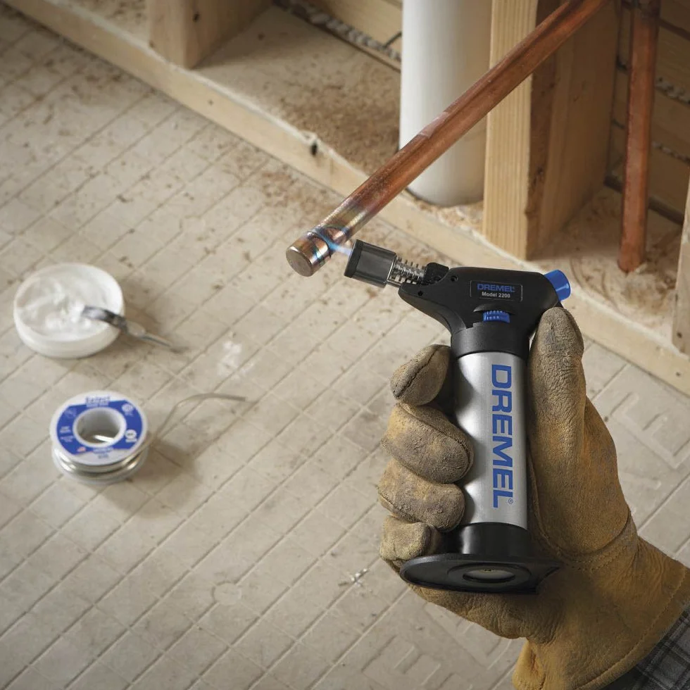 Dremel Versaflame 2200 Mini Saldatore a Butano, Tempo Massimo di Combustione 75 Minuti, 4 Accessori per Saldare, Brasare e Termoretrarre