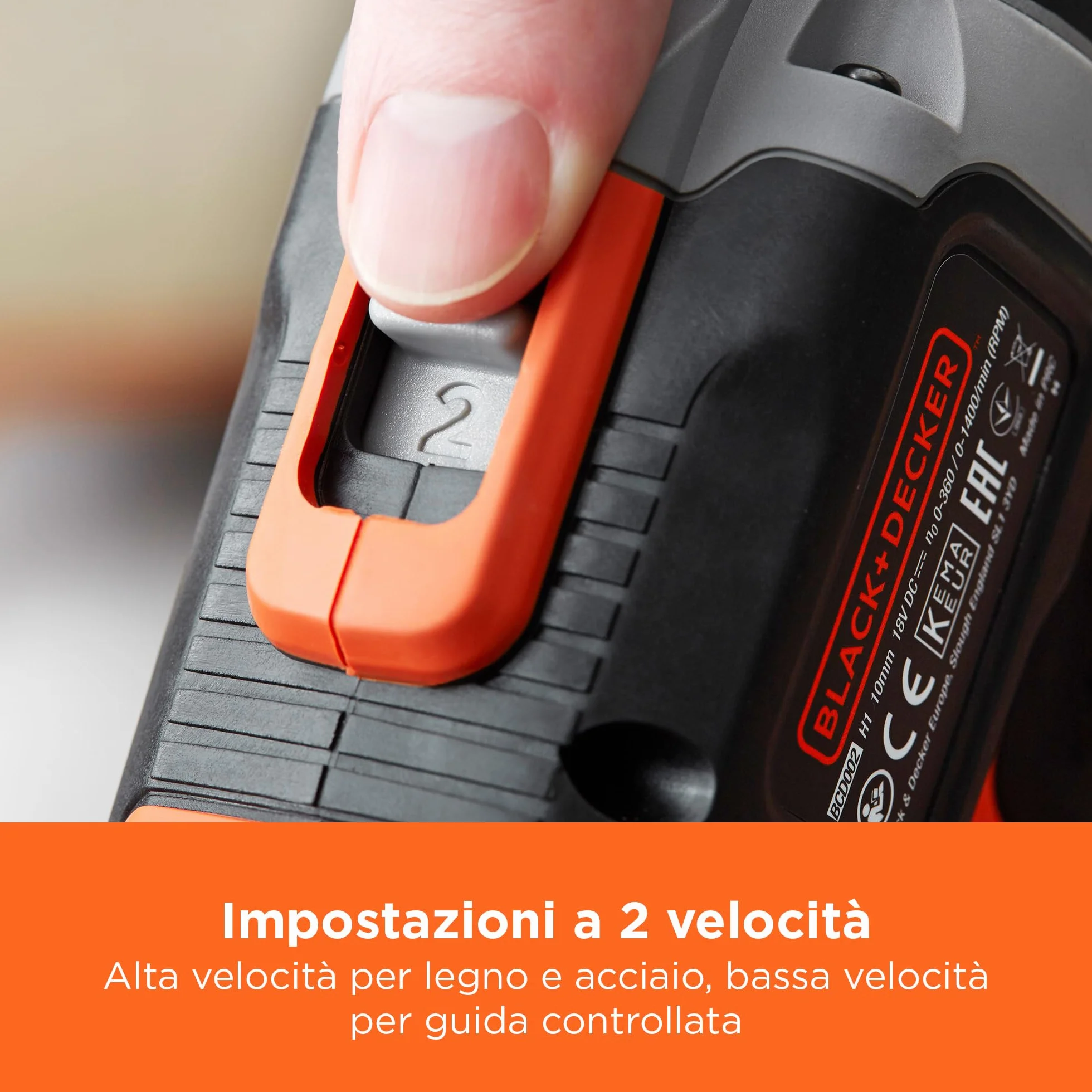 BLACK+DECKER Trapano a percussione a batteria da 18V a 2 velocità con due batterie da 1,5Ah e caricatore da 400mA, coppia di 45Nm, luce da lavoro a LED, BCD003C2K-QW