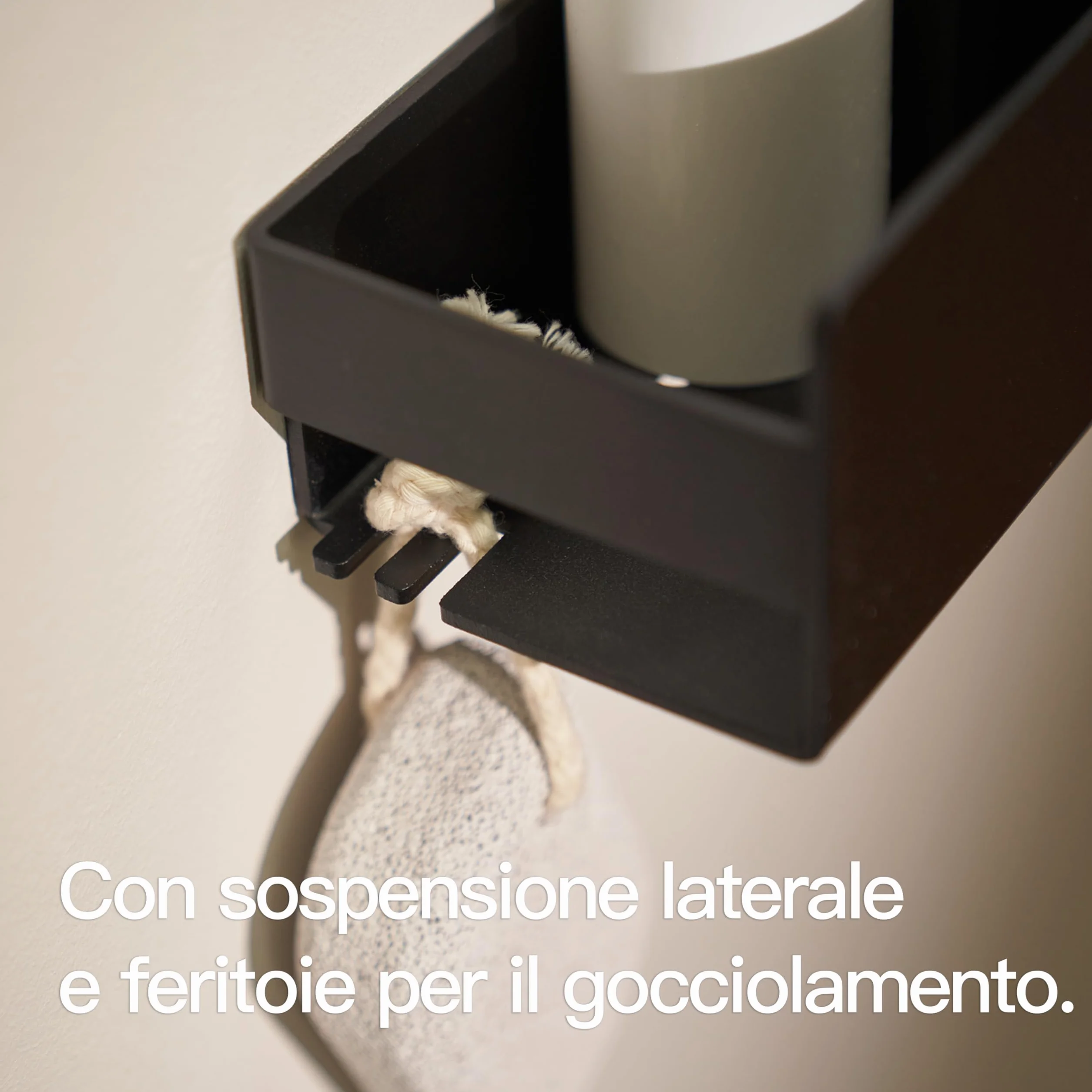 Design Amburgo Mensola doccia senza foratura I Porta sapone per doccia | Mensole Bagno I Portasapone doccia I Mensola Adesiva da Parete I 2 Ganci | Mensola bagno nero 42 cm
