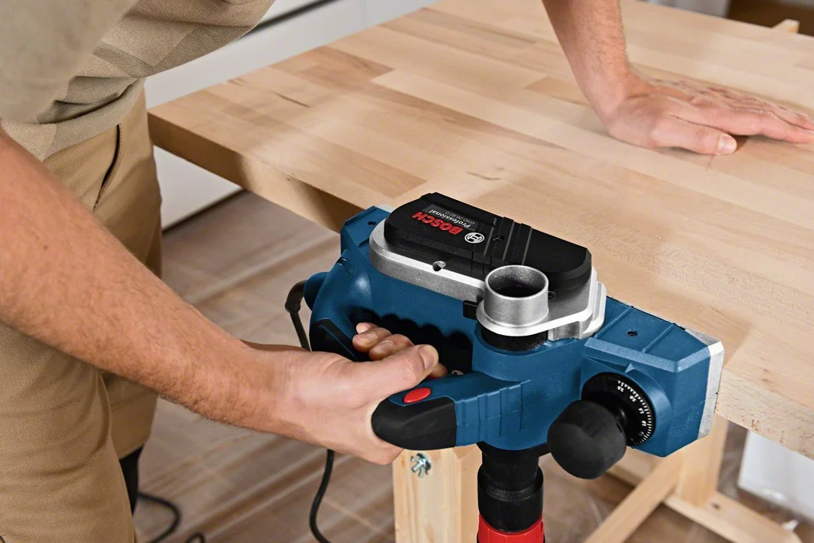 Bosch Professional 06015A4300 Pialletto GHO 26-82 D, Chiave a Brugola, Guida Parallela, Sacchetto Polvere in Stoffa con Cassetta, 710 watts, 230 volts, Blu