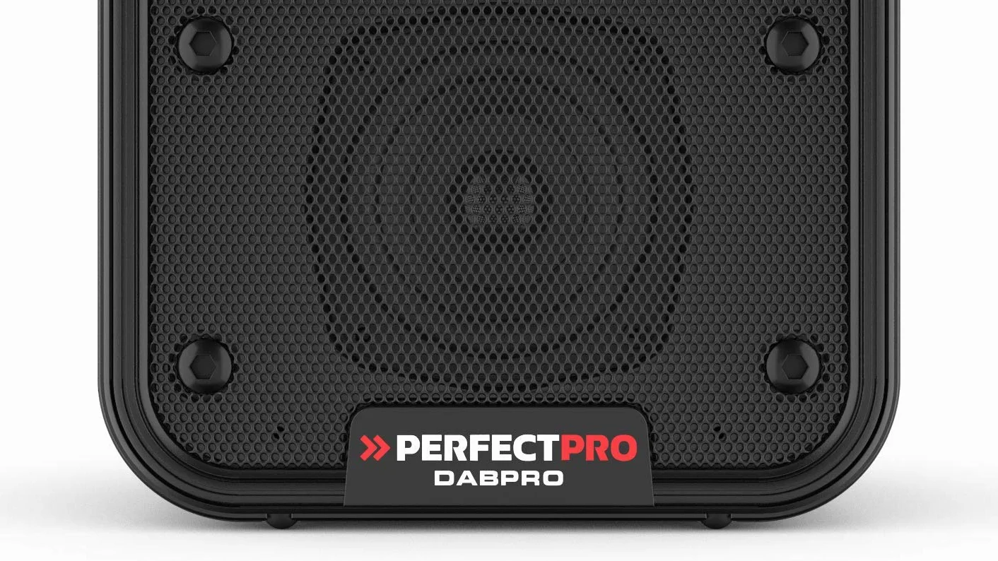 PerfectPro Radio da cantiere DABPRO, DAB+ e ricezione FM, ingresso AUX, MP3, Bluetooth, corrente di rete e ricaricabile, resistente agli urti, IP54, DPR2