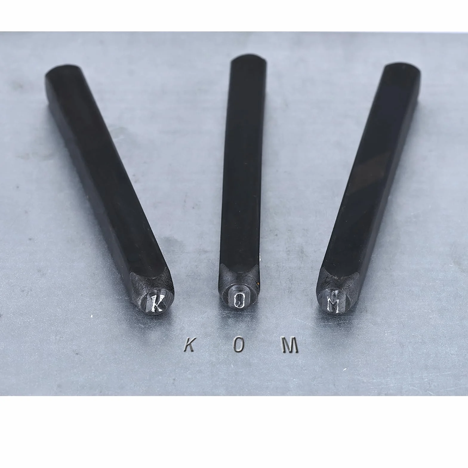 FreeTec - Set di punzoni con numero e lettere (3MM)