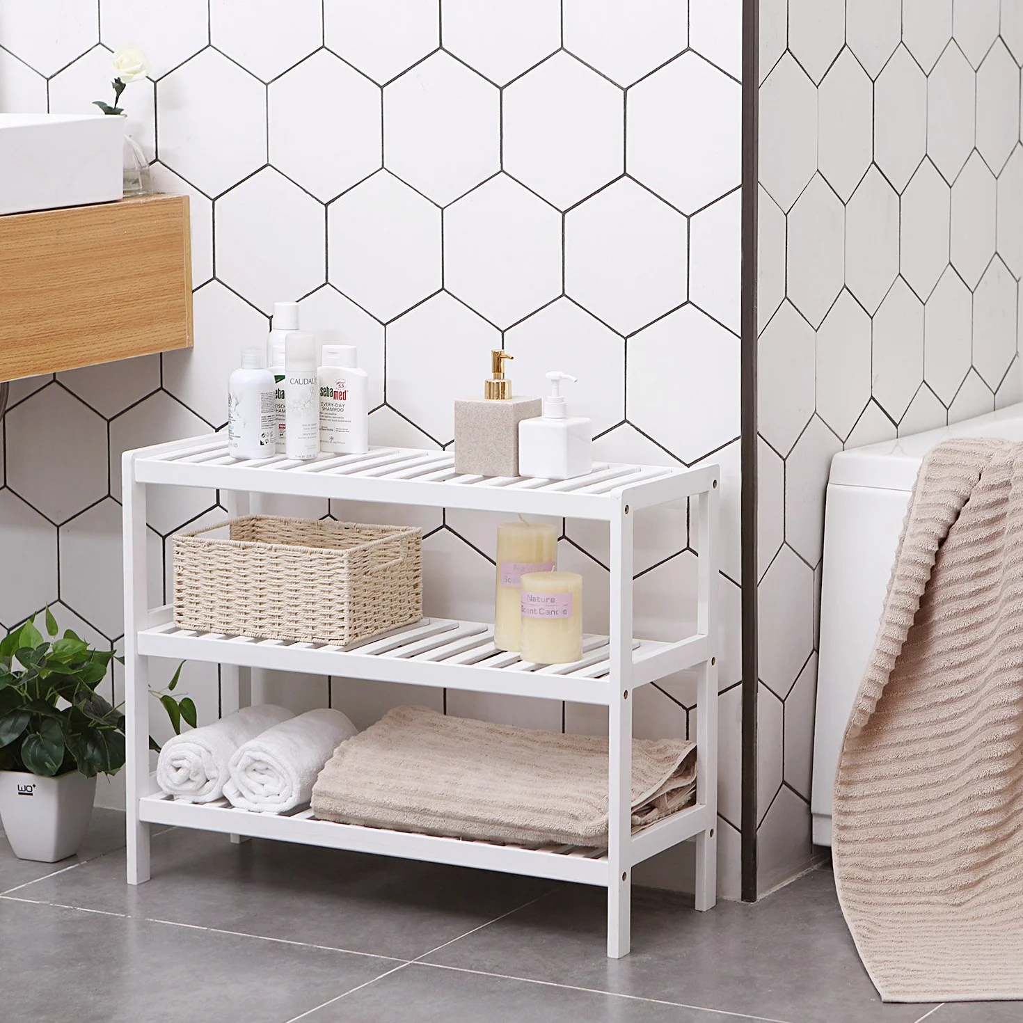 SONGMICS Scarpiera Ingresso, 3 Ripiani, Scaffale Portascarpe in Legno di Bambù Slim, Soggiorno, Corridoio, Camera da Letto, Bagno, 26 x 70 x 55 cm, Bianco LBS13W