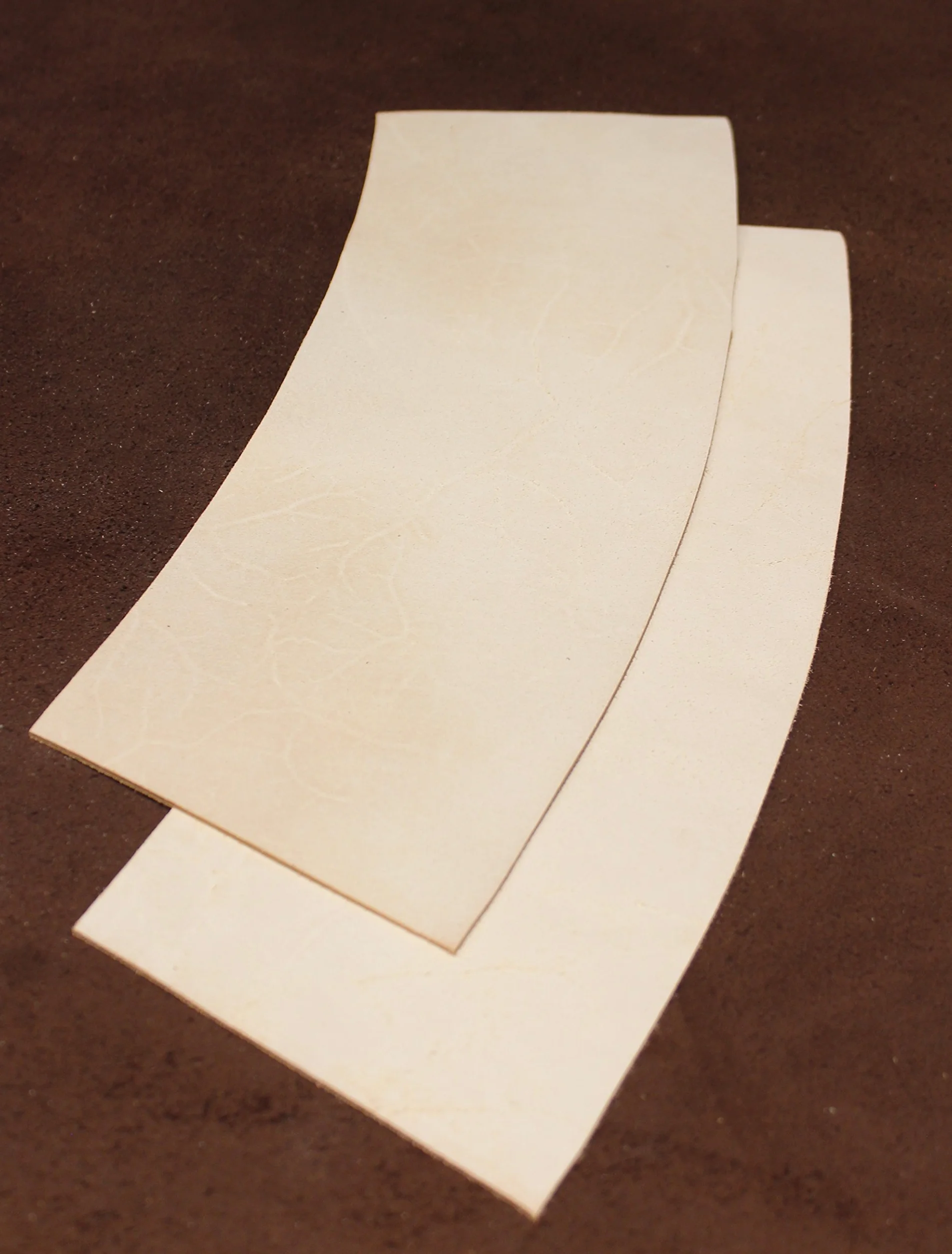 1 paio/2 pezzi, in pelle ca, 12 x 30 cm, pelle di vacchetta conciata al vegetale artigianale in pelle per molti usi: guanti e scaldamuscoli, tazza piccola tracolla e più realizzato in vera pelle