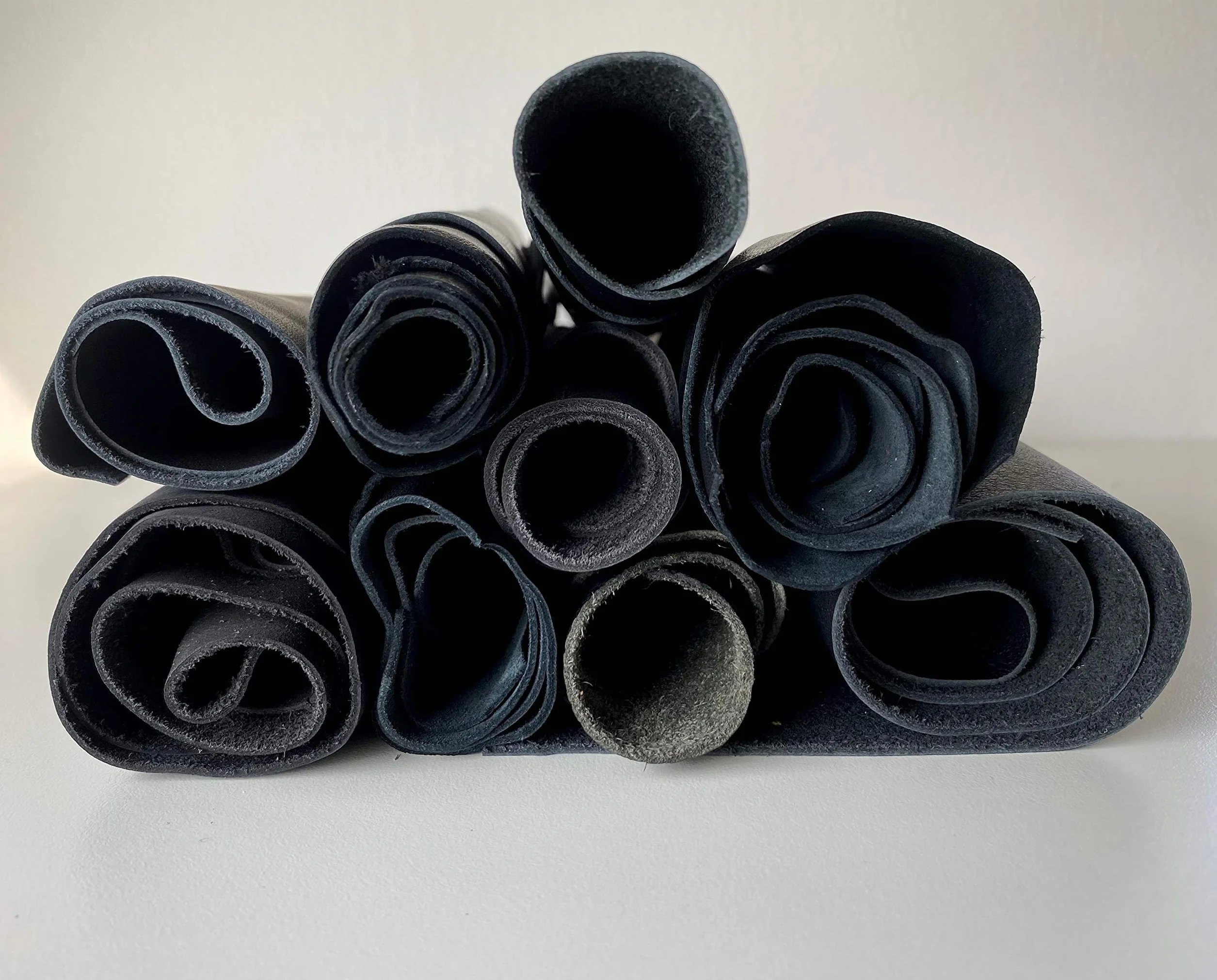 Ritagli di Vera Pelle IPEA 1 Kg Nero Made in Italy - Scampoli di Cuoio per Artigianato