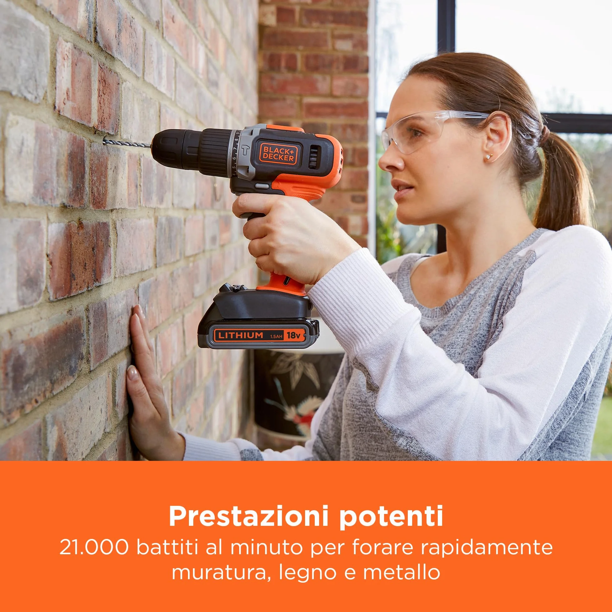 BLACK+DECKER Trapano a percussione a batteria da 18V a 2 velocità con due batterie da 1,5Ah e caricatore da 400mA, coppia di 45Nm, luce da lavoro a LED, BCD003C2K-QW