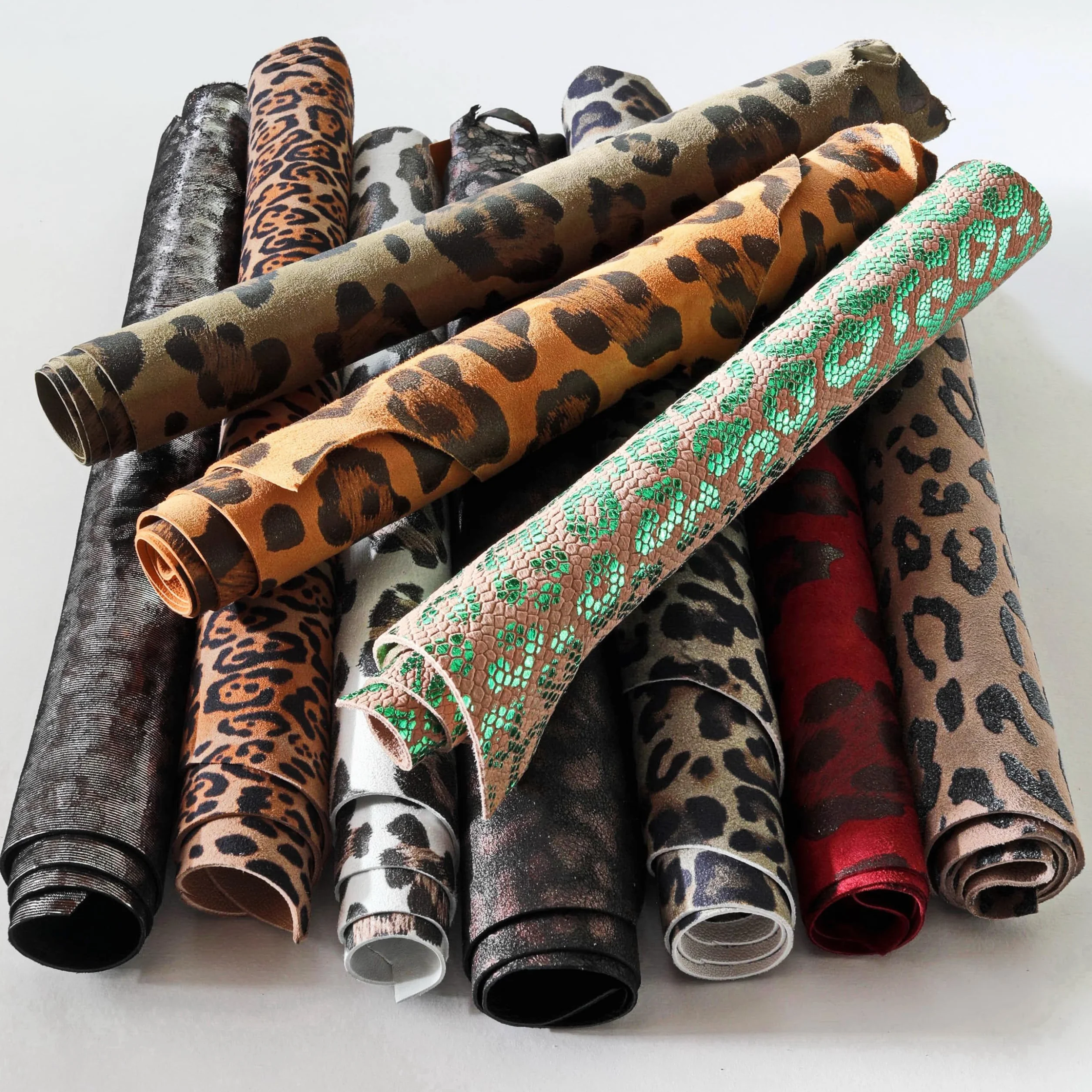 LA GARZARARA - Scampoli di Pelle con Stampa Leopardata - Minimo 25x20 cm Massimo 40x40 cm - 0,500 kg - Selezione Casuale per Artigianato Cucito e Creazioni Handmade - Frantasie Varie - B1460 -RC