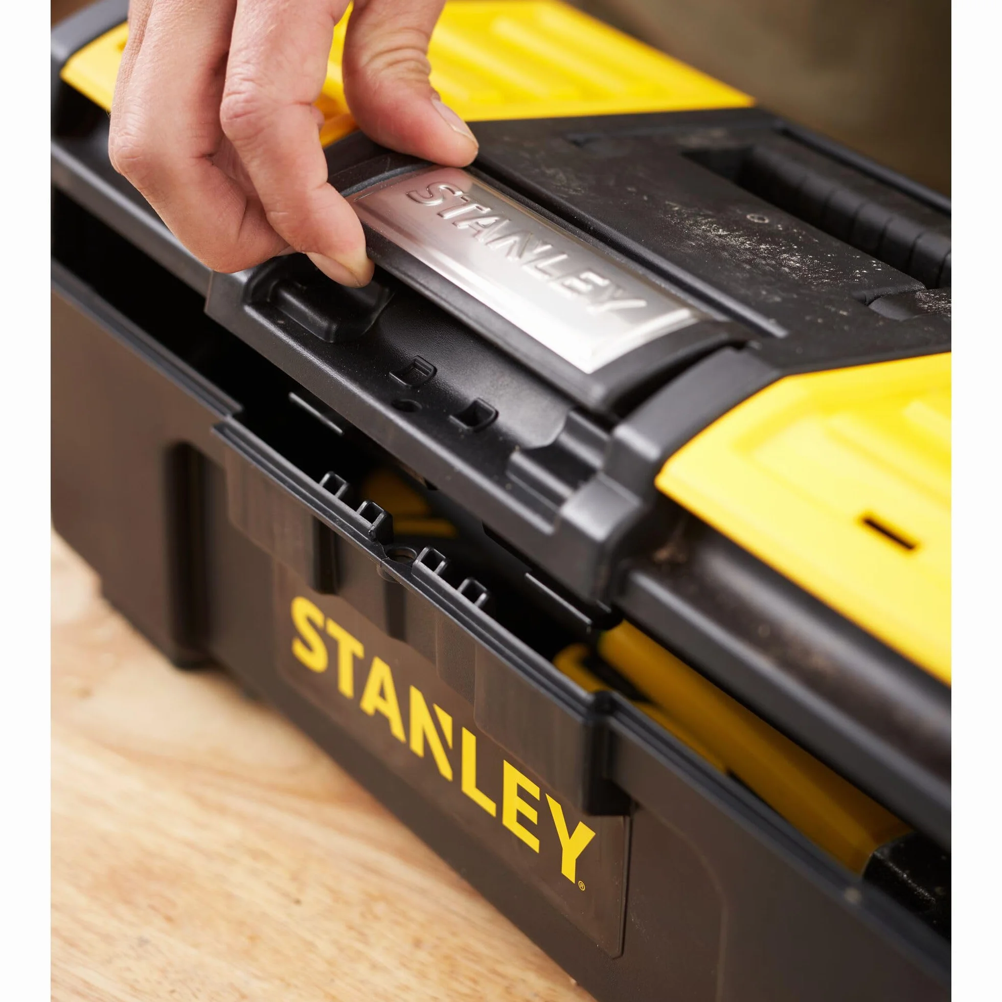 STANLEY Cassetta Porta Attrezzi 16" One-Touch con Vassoio Estraibile, Compatta e Durevole