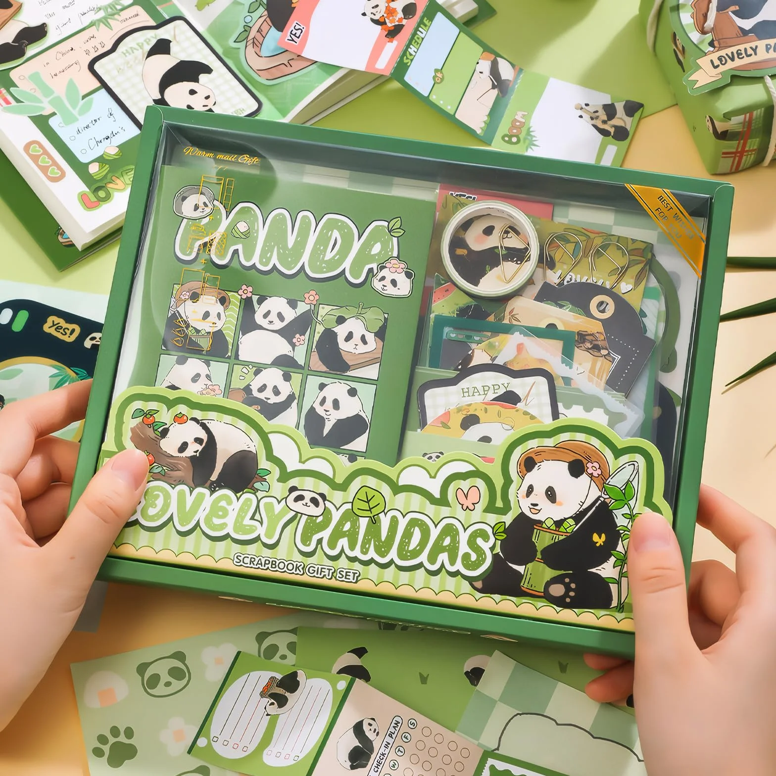 SAVOSWEET Kit Scrapbooking Completo, Panda Set di Accessori per Scrapbook Estetico Bullet Journal, Set Fai Da Te con Quaderno A6, Nastro Washi, Adesivi, Carta Decorativa, Blocco Note, Biglie