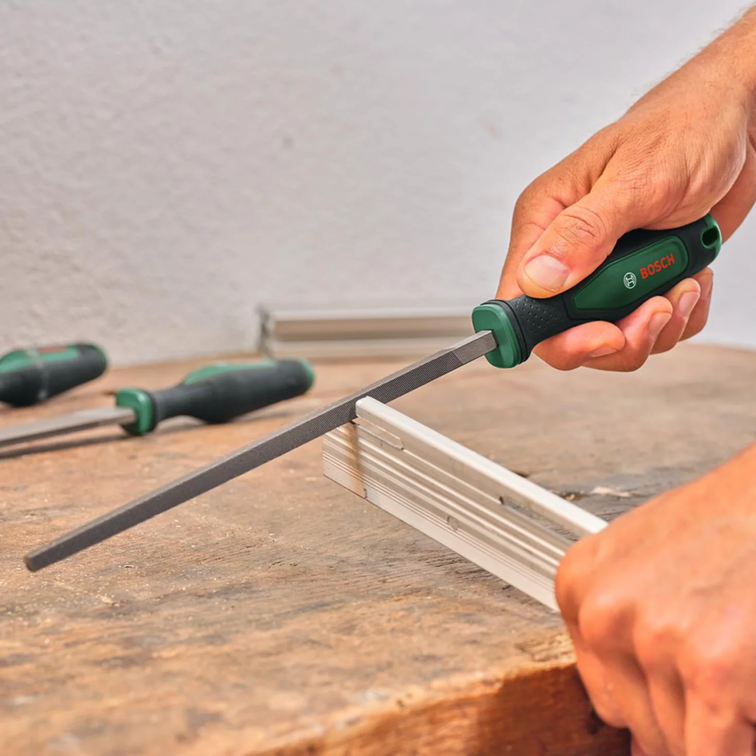 Bosch set di lime 5 pz. (robusto set di lime in metallo, contenente lime rotonde/semiarr./piatte/triang./quadrate; in acciaio al carbonio duro; lungh. stelo 200 mm; taglio medio 2; Softgrip)