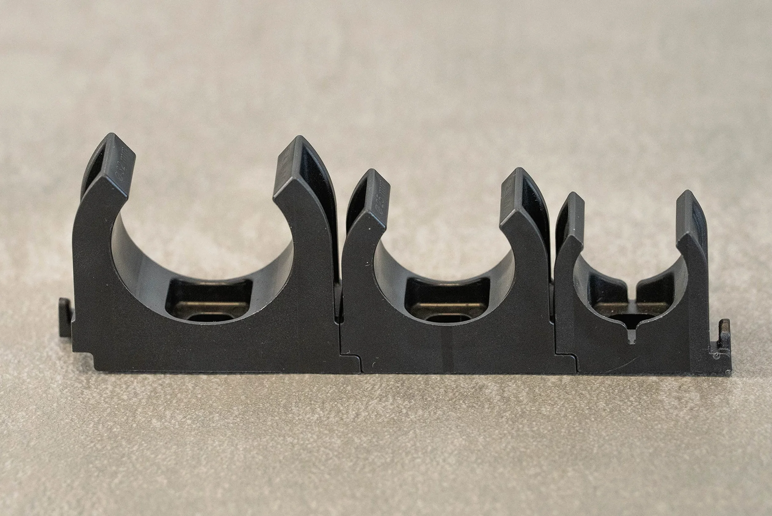 SOMA Clip per tubo in plastica, nero, 25 mm, confezione da 24 pezzi, morsetto a clip, clip per tubi, resistente ai raggi UV
