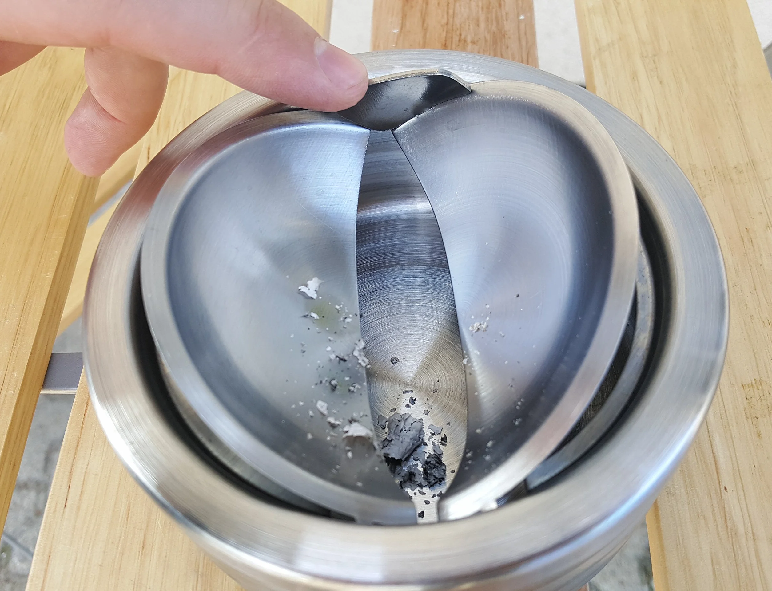 Posacenere antivento in acciaio inox richiudibile