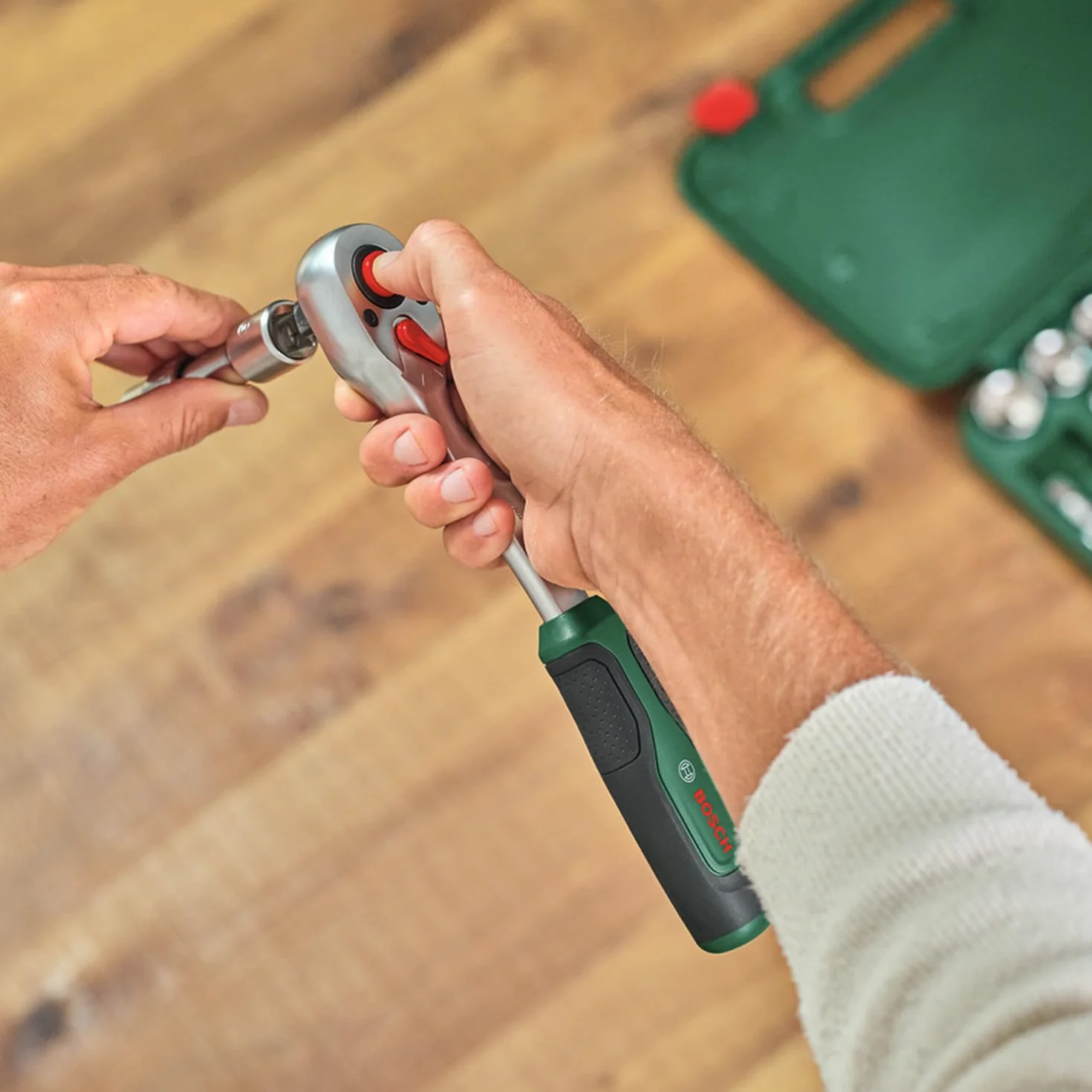 Bosch Clé a cliquet 1/2 (couple jusqu'a 768 Nm bouton de verrouillage inverseur intuitif col incurvé)