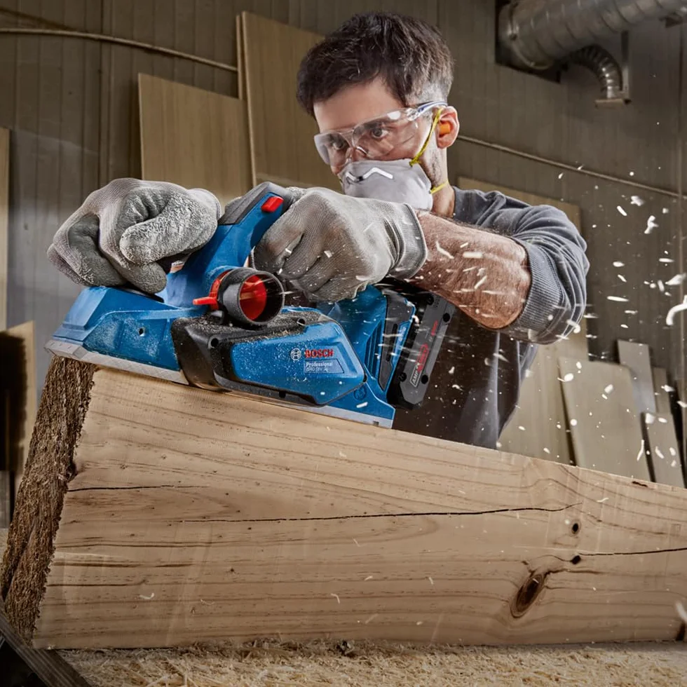 Bosch Professional 18V System Pialletto a batteria GHO 18V-26 (motore brushless, incl. sacchetto raccoglipolvere, guida parallela, 1 lama reversibile Wood Razor, senza batteria/caricabatteria)