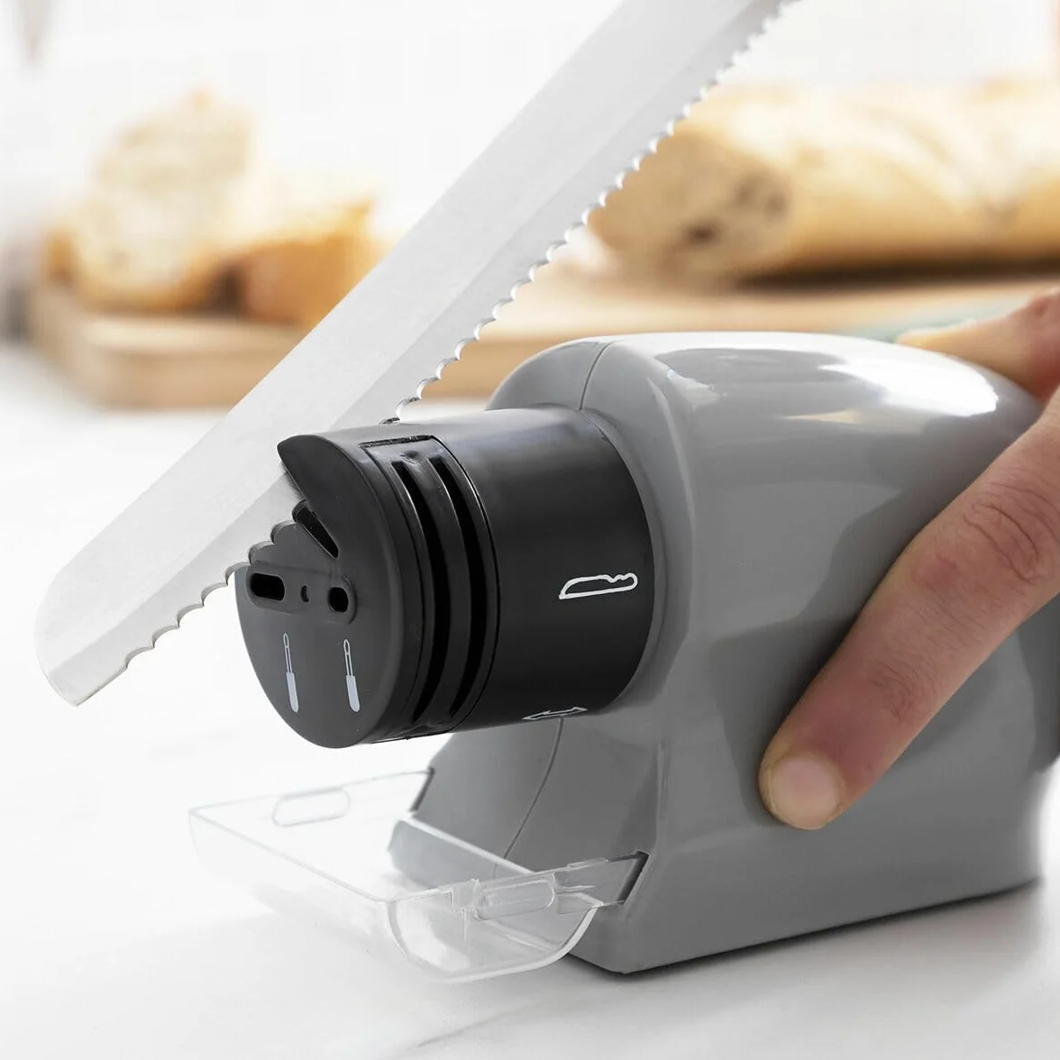 InnovaGoods® Affilatore elettrico multiuso 6 in 1 ESharp, affila le tue lame e strumenti in modo rapido e semplice, con 6 testine intercambiabili, ideale per la casa e il laboratorio.