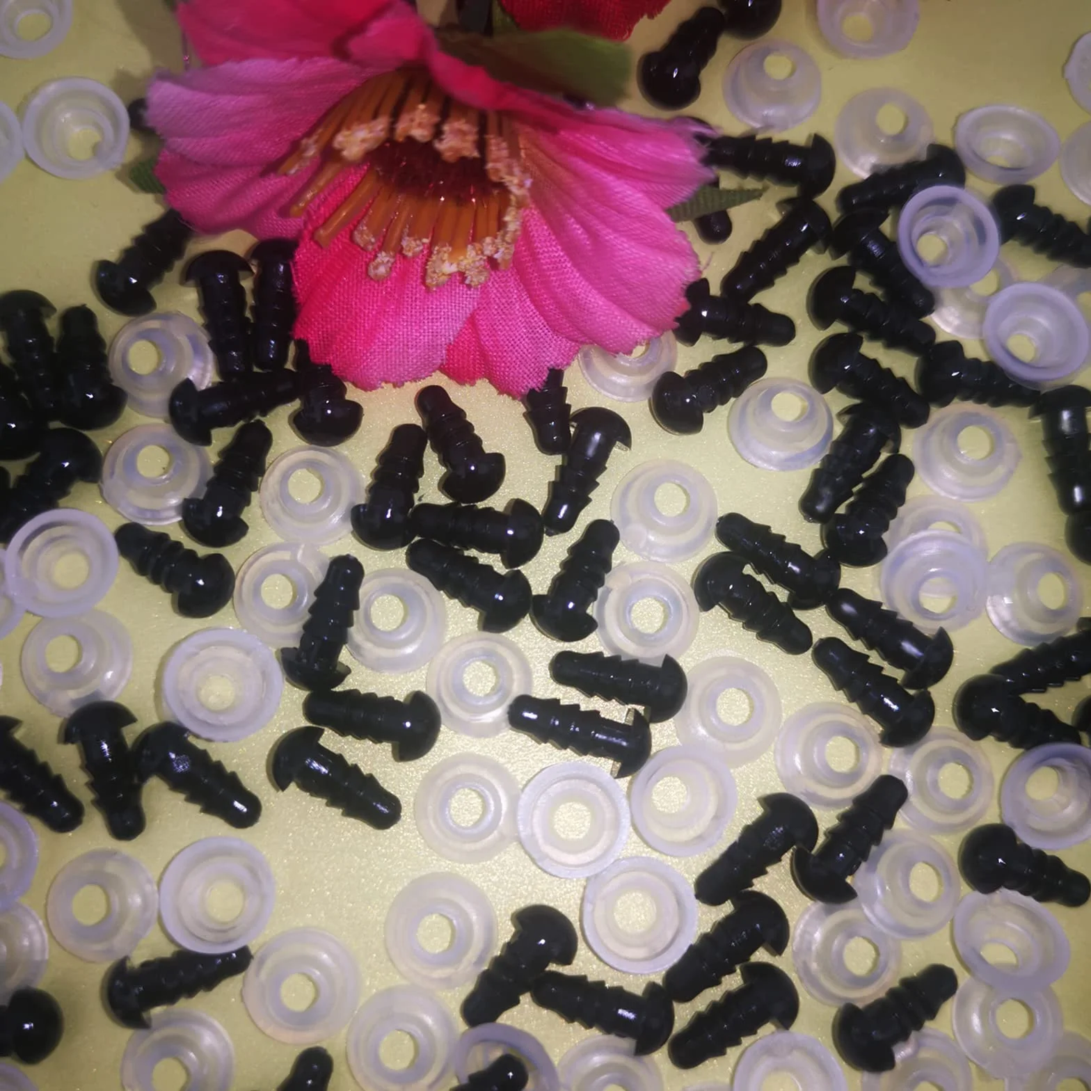 100PCS Occhi di Sicurezza con Rondelle 6mm Occhi Giocattolo in Plastica Nera per Creazione Bambole Fai-da-Te