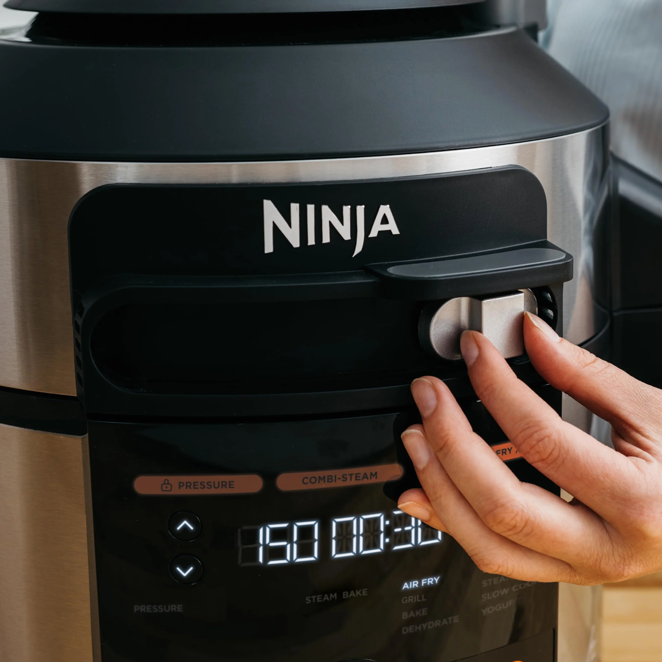 Ninja Foodi Multicooker con Coperchio SmartLid, 11 Funzioni di Cottura Intelligente, 6L, Pentola a Pressione, Friggitrice ad Aria, Cottura a Vapore, Lenta, al Forno, Griglia, Acciaio Inox, OL550EU