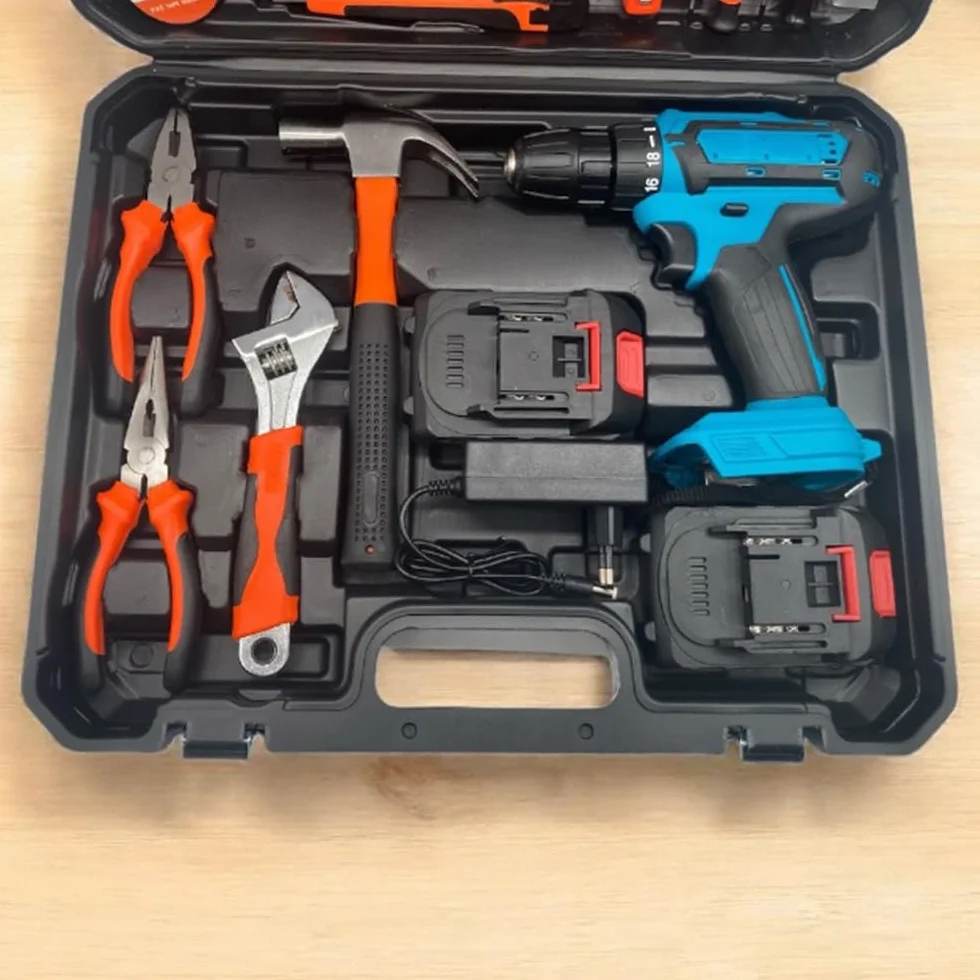 Kit Valigetta Attrezzi da 100 Pezzi con Trapano Avvitatore e Batterie da 88V con Martello Chiave Inglese Pinze e Seghetto