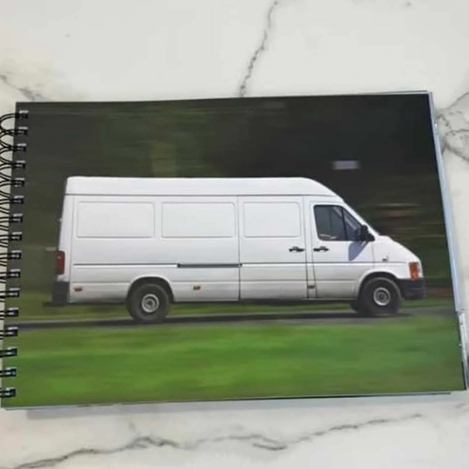 Graffiti Sketchbook: Carta riciclata da 90 kg - Senza sbavature, Creativity Bare Graffiti Sketchbook con 180 paesaggi urbani reali, Quaderno di Street Art di livello professionale (A)