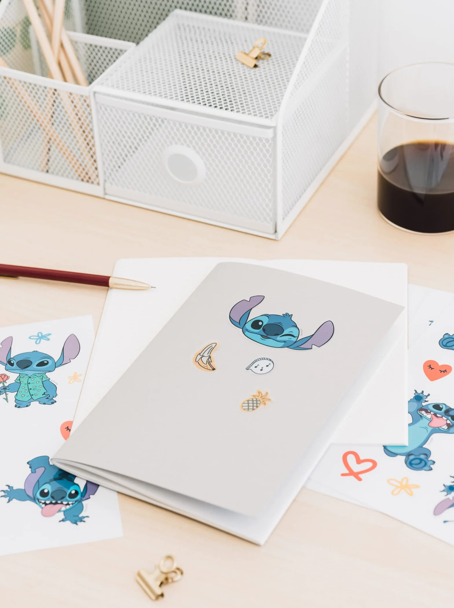Grupo Erik: Stickers Disney Stitch - Pack di 57 Adesivi Riutilizzabili e Resistenti all'Acqua, Ottimi Come Decorazioni per PC Portatile, Personalizzati o Disney