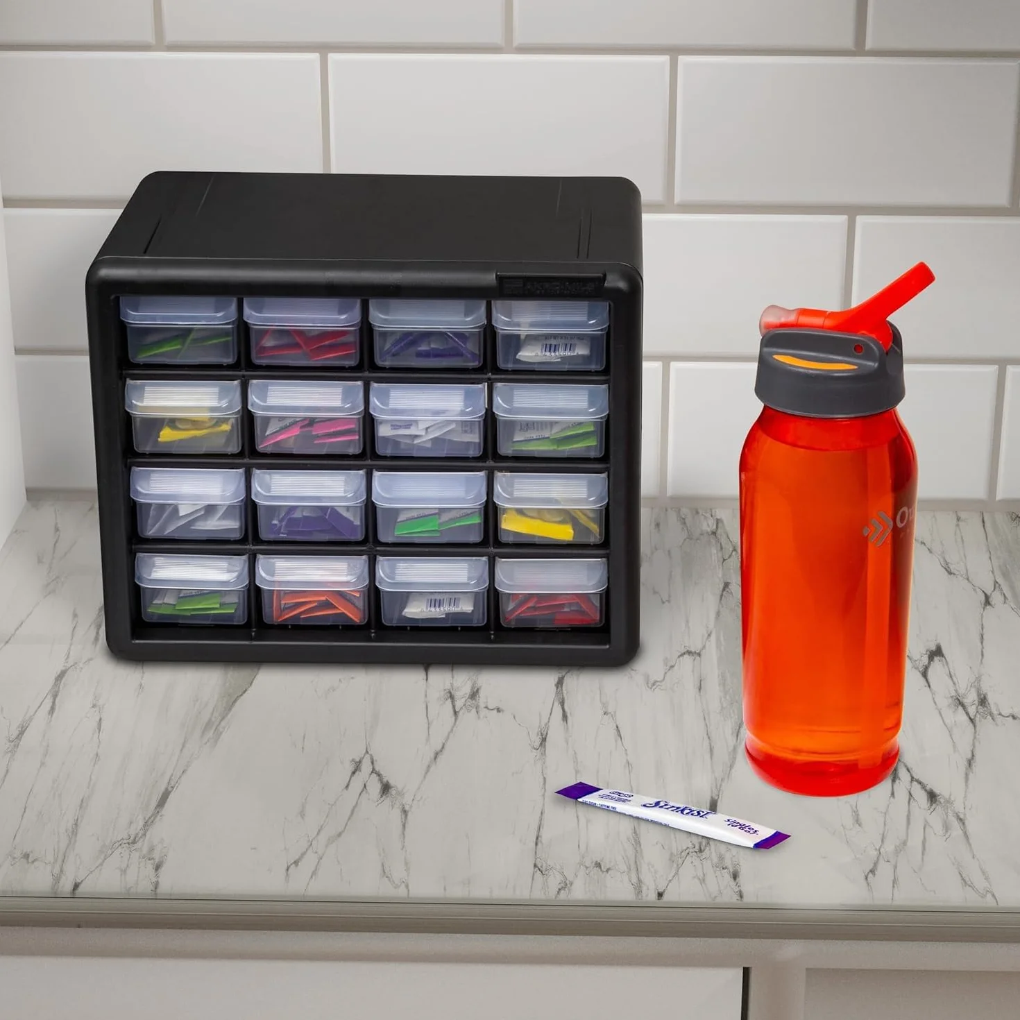 Akro-Mils 10116 16-Drawer Plastic Storage Cabinet 26,7 cm W x 16 cm D x 21,6 cm H Black