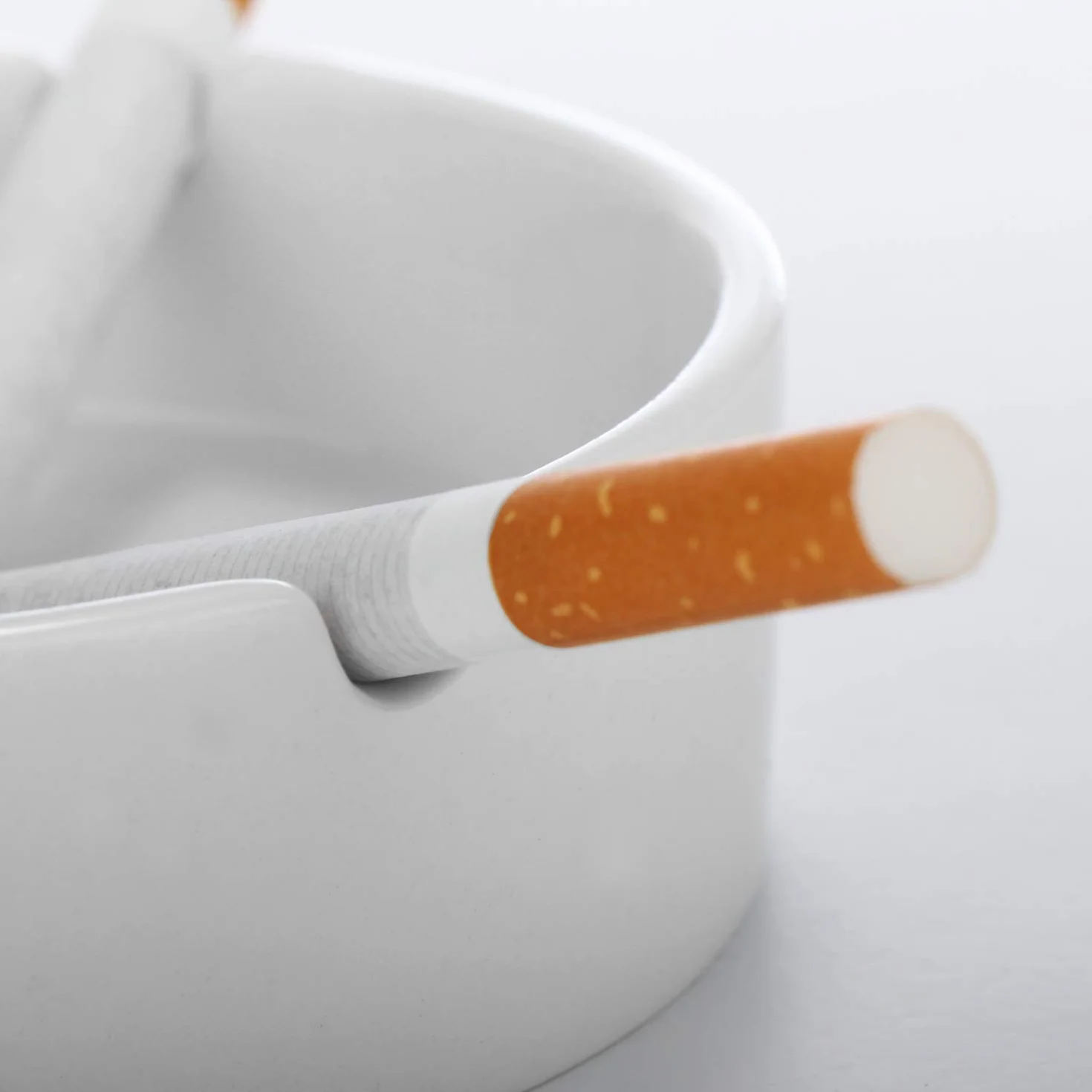 COM-FOUR® 6 sztuk popielniczek ceramicznych prosty design