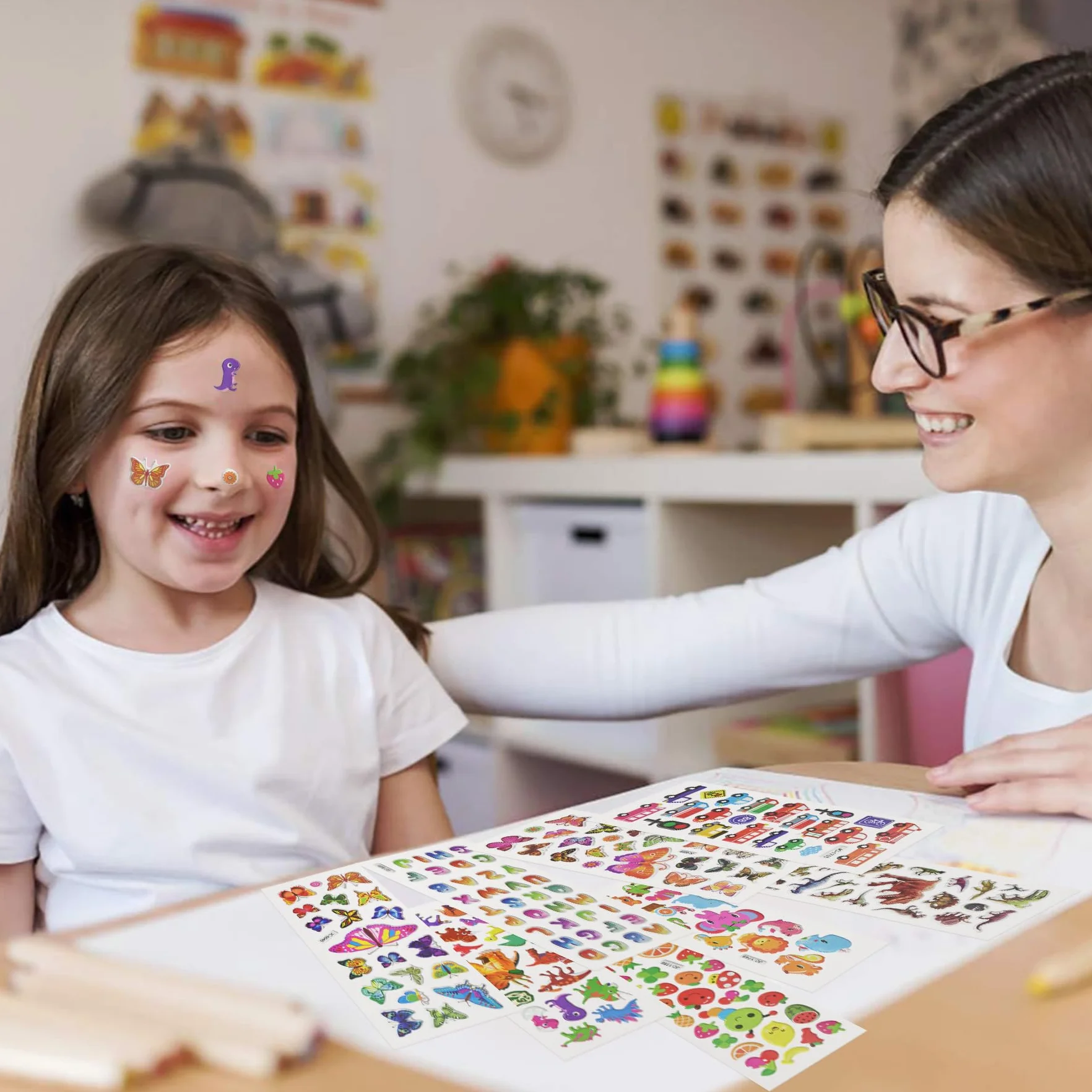 Adesivi per Bambini, 600+ Adesivi 3D Stickers per Puffy Adesivi per Regali Gratificanti Scrapbooking Inclusi Camion, Dinosauri, Frutta, Numeri, Lettere,Pesci, Cuori, ECC (24 Fogli)